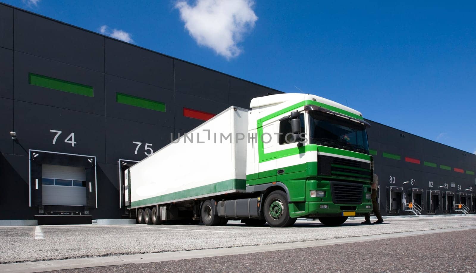 Loading bay for loading and unloading trucks