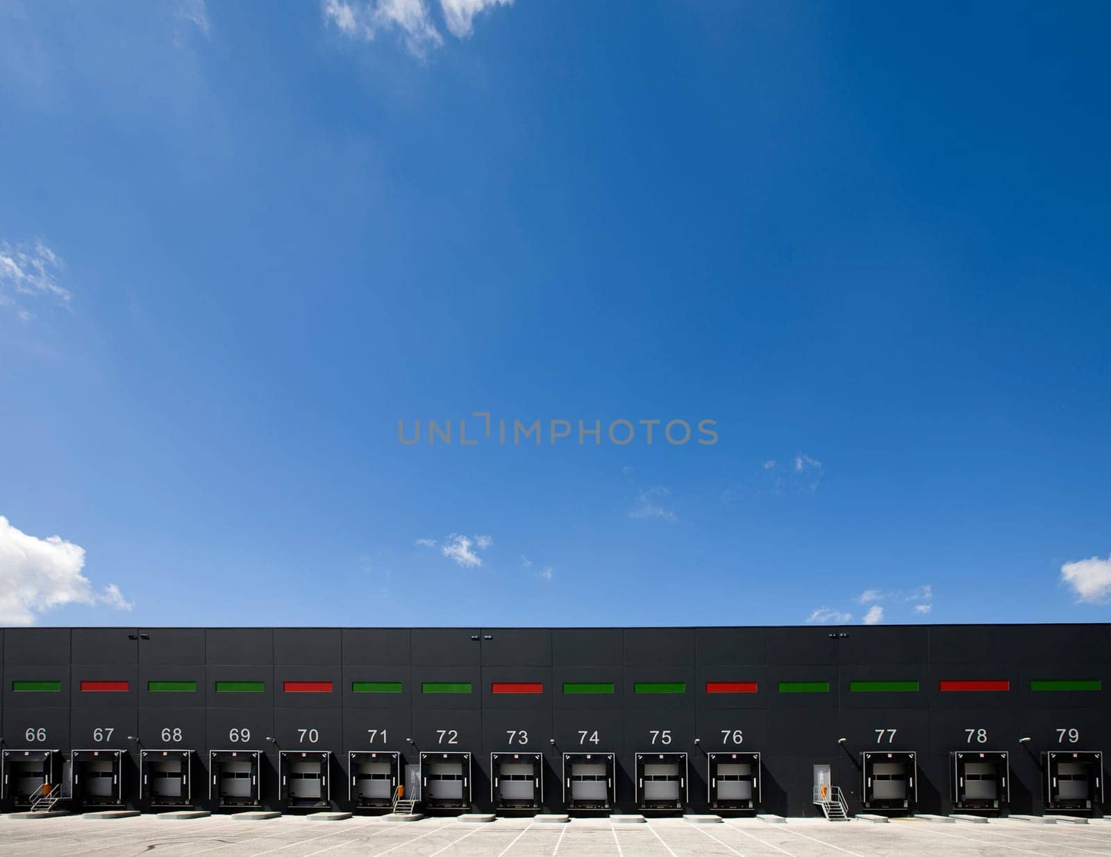 Loading bay for loading and unloading trucks