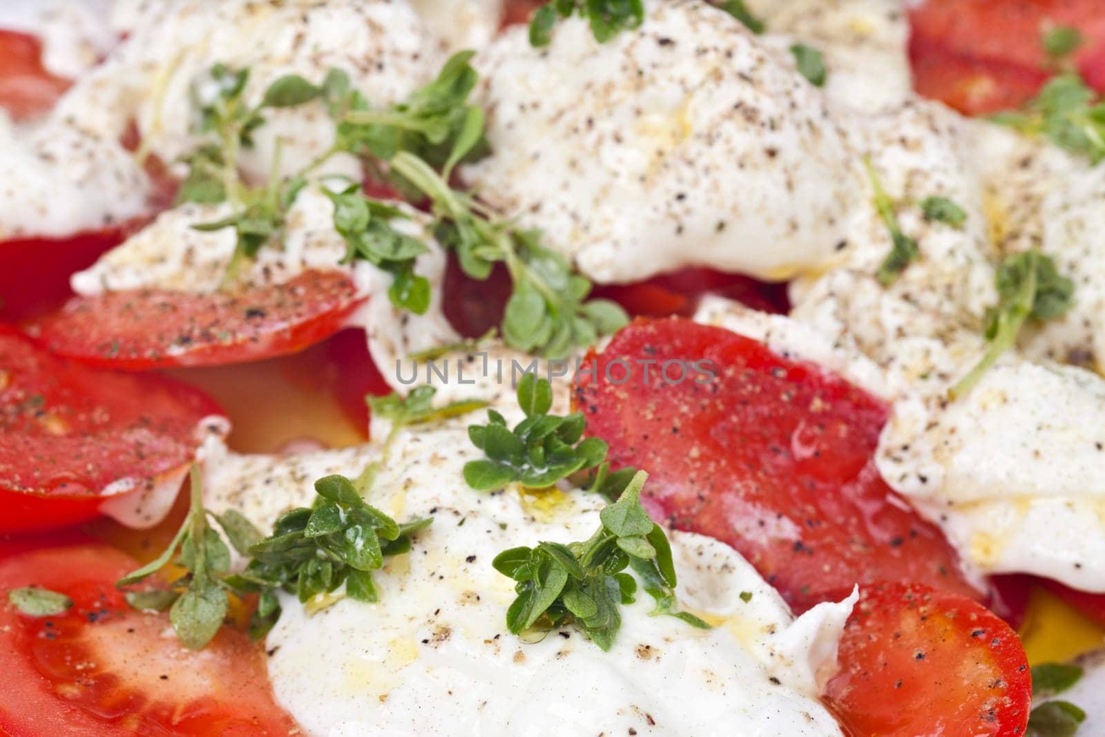 caprese: tomatoe, basil and mozarella cheese
