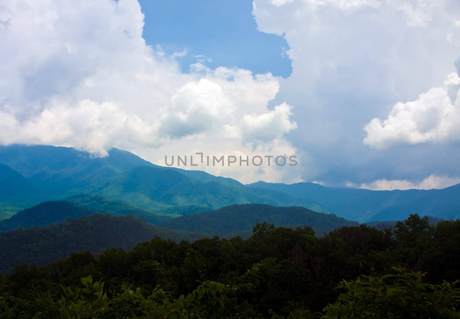 smoky mountains hazy blue skies and the smoke or fog line