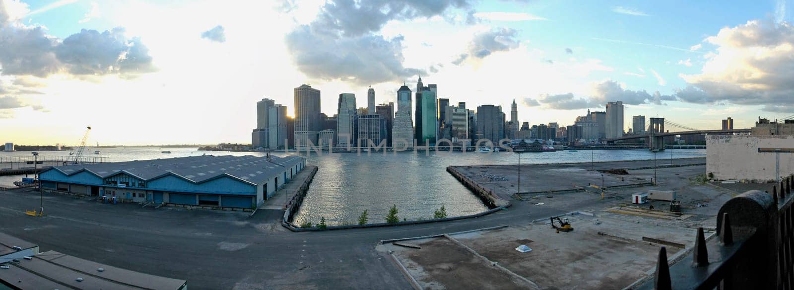 new yorks manhattan panorama, photo taken from brooklyn