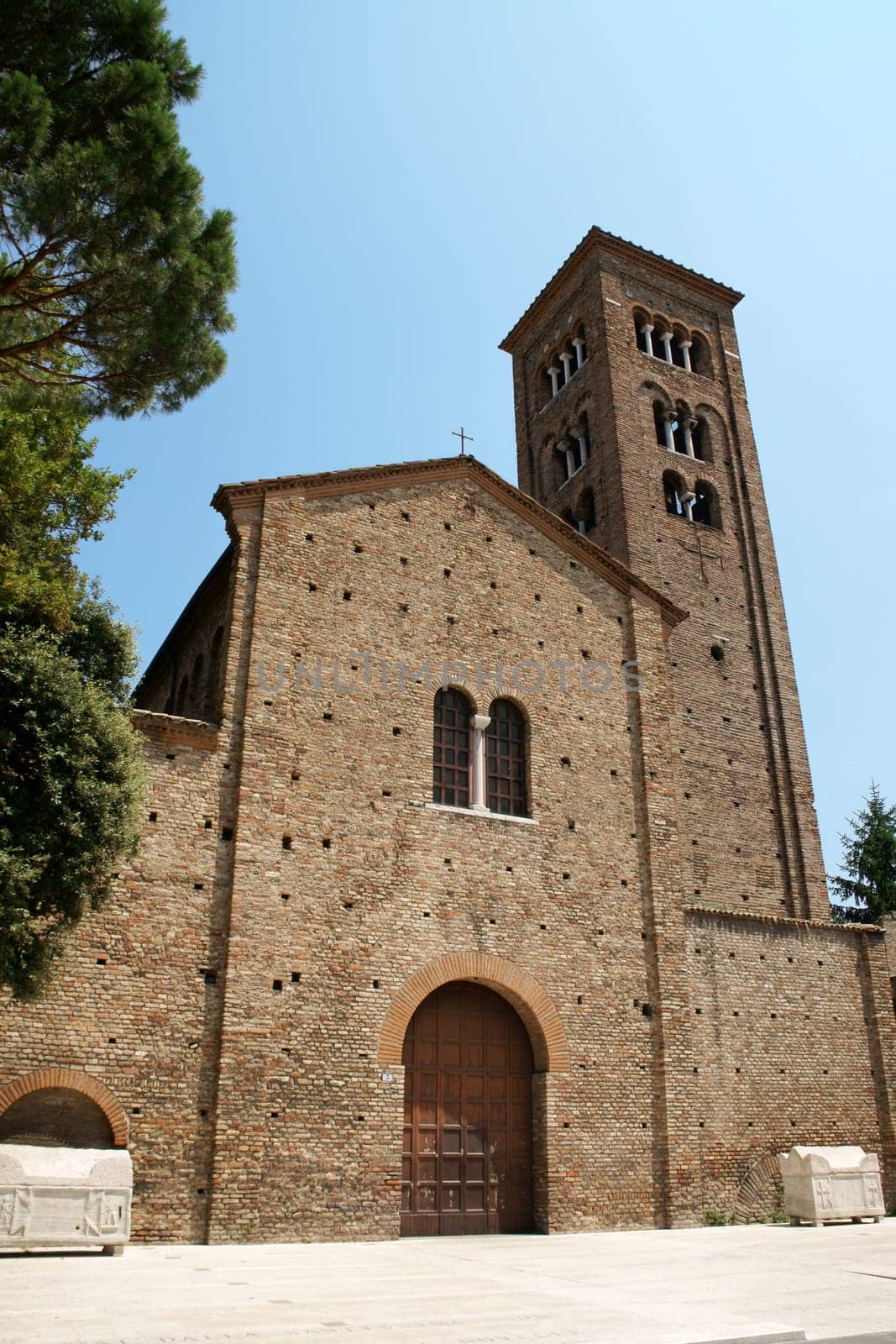 Ravenna, the franciscan church of Saint Francis (San Francesco), founded in the fifth century, with a Romanesque tower of the 10th century. This church was the first place where the poet Dante was buried when he died in Ravenna.