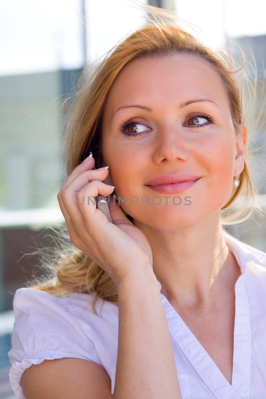 Beautiful businesswoman on the phone
