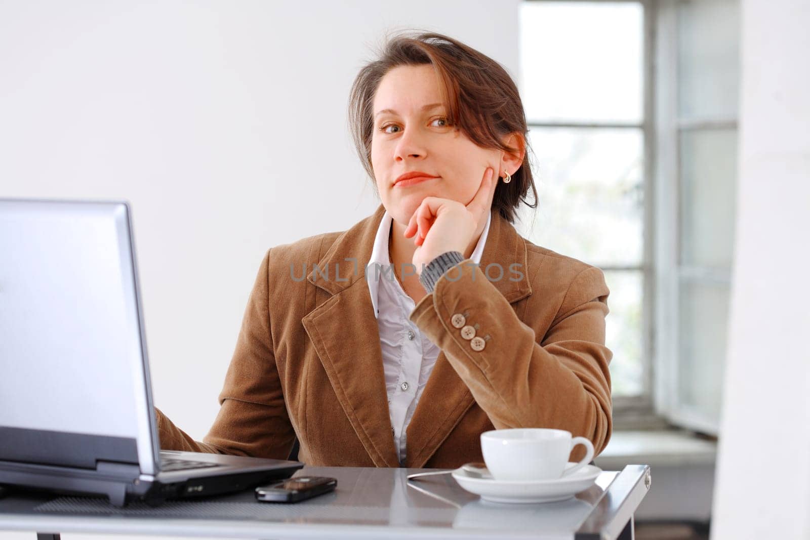 Portraite of a young beautiful business woman executive at work