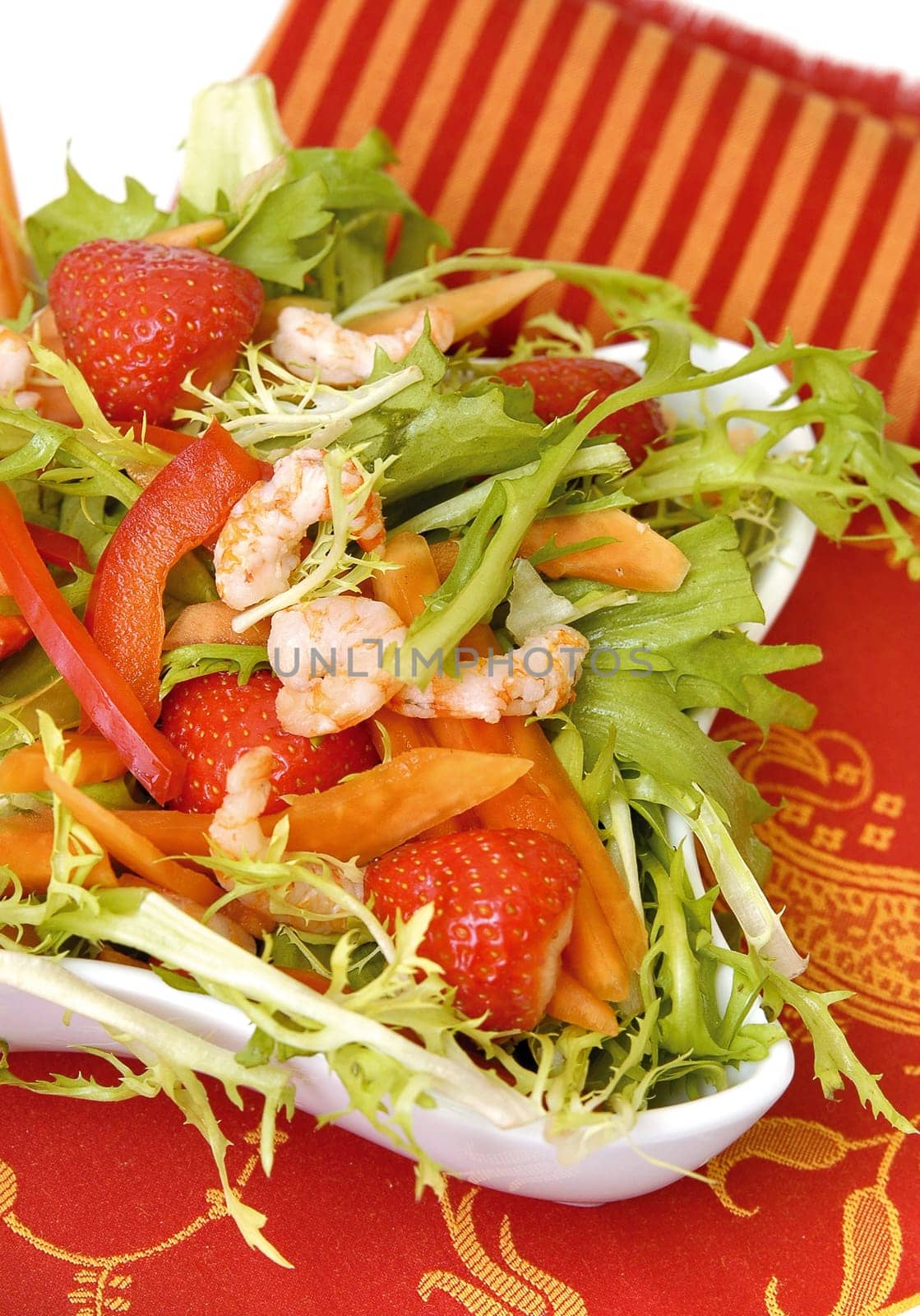 salad with strawberry and shrimp
