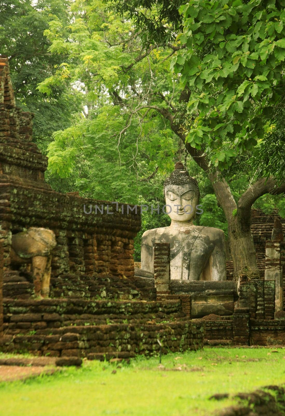 sculpture of Thai Buddha