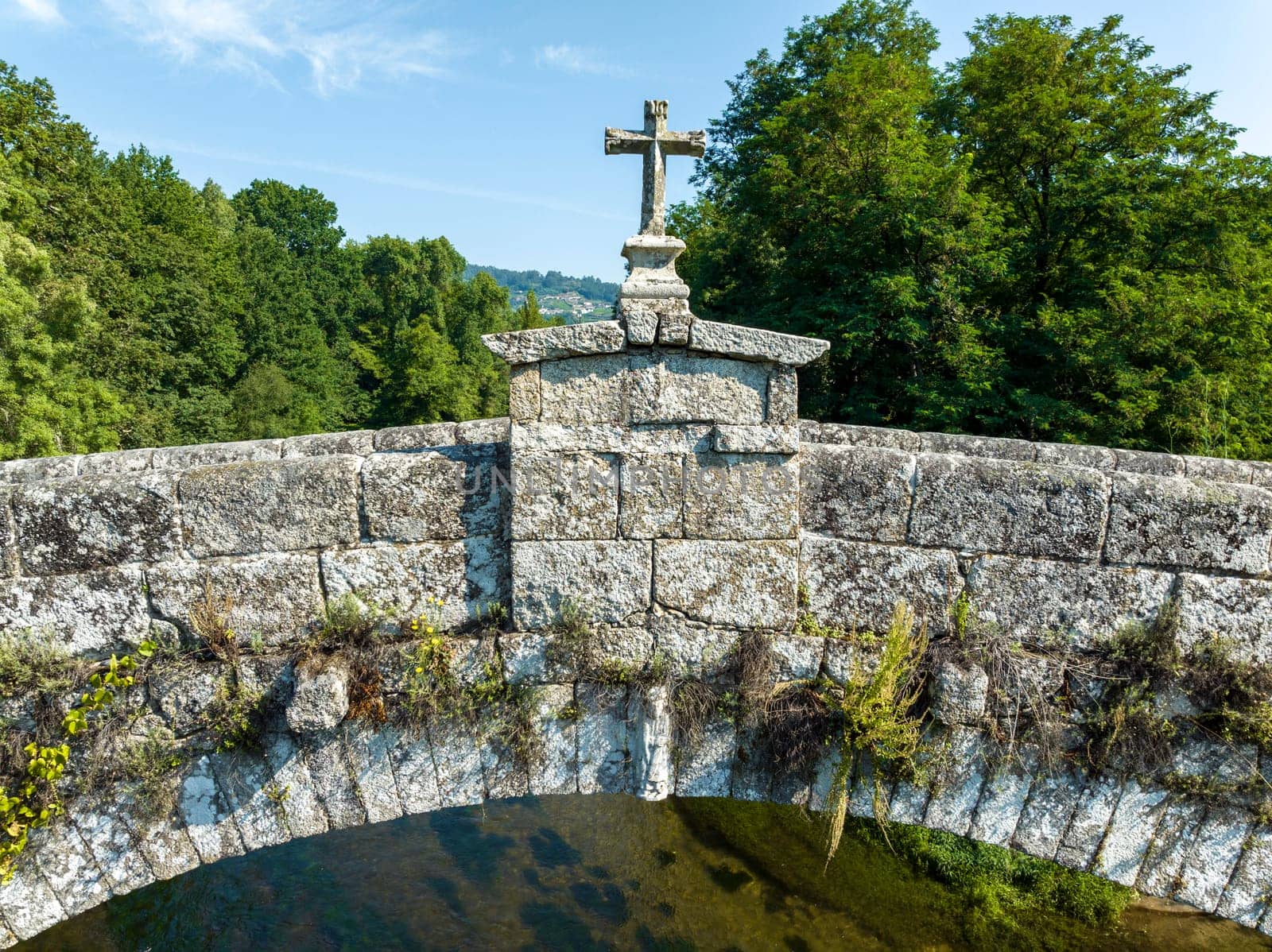 Medieval Bridge of San Clodio over the Avia river, linked the Monastery with the Ribeiro, Ribadavia. Of three arches, it has remained intact since the 15th century, one of the few preserved in Spain.