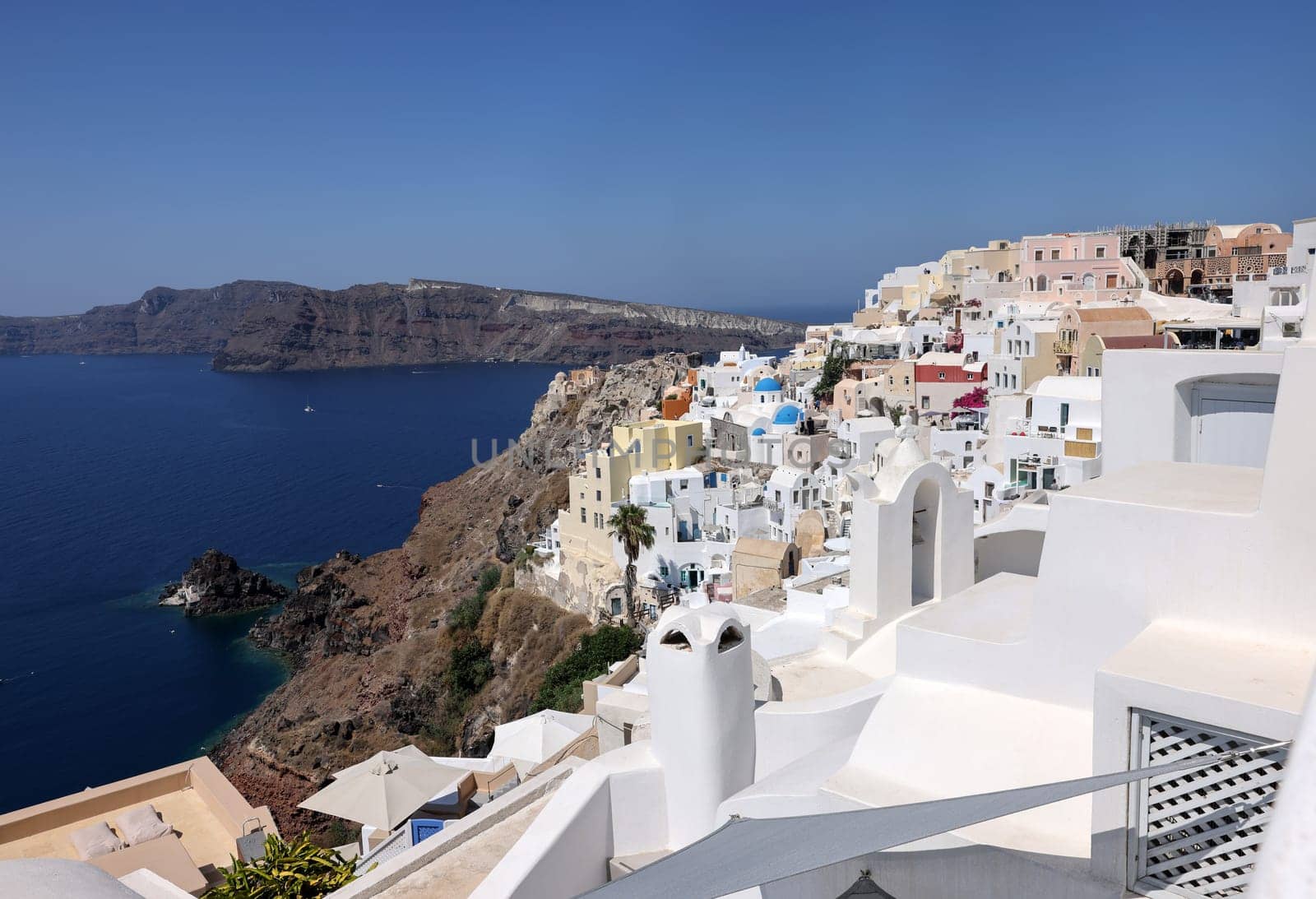 Whitewashed buildings on the edge of the caldera cliff in Oia village, Santorini, Greece