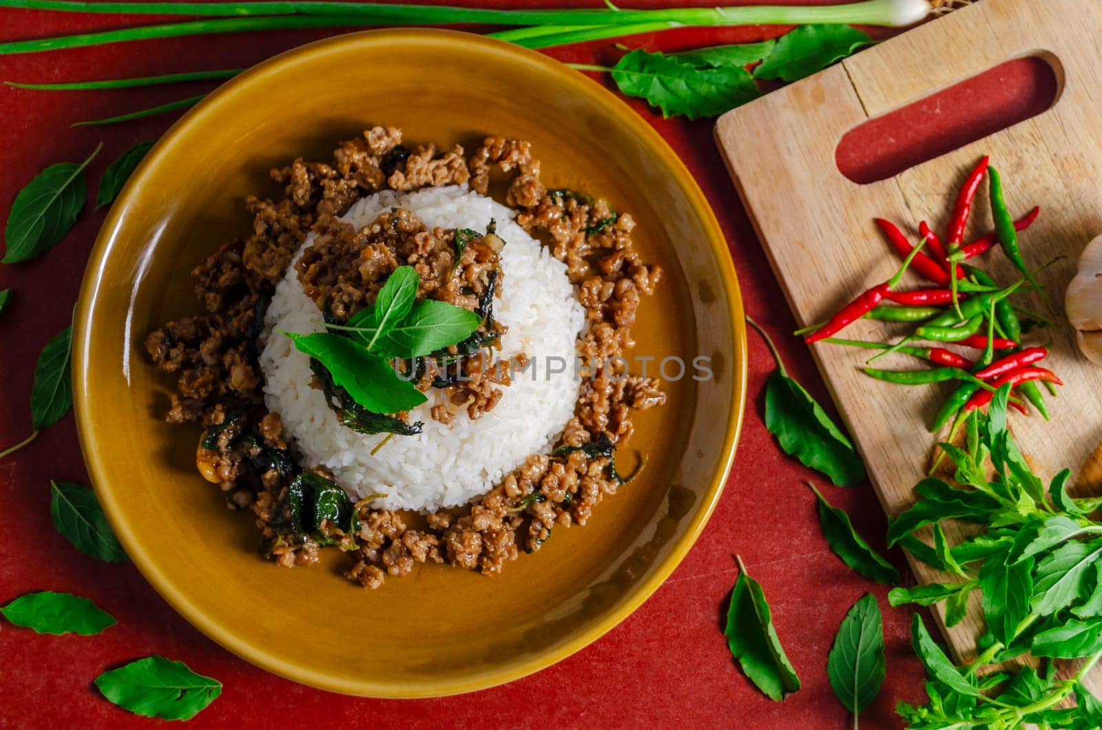 Minced pork with basil over rice is a Thai food that is popular among Thai people because it is delicious and easy to eat