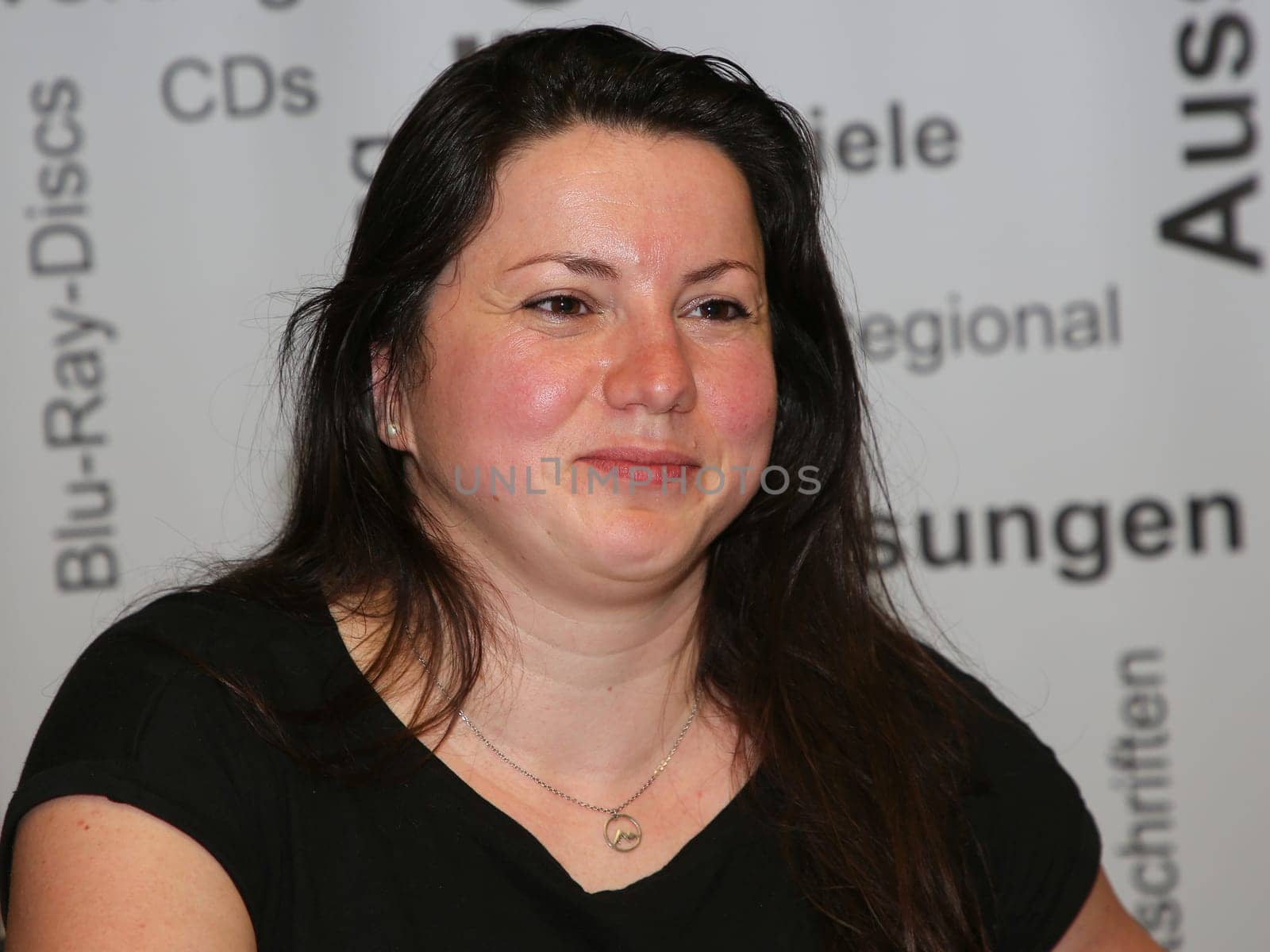 Autorenlesung mit Katja Hoyer aus ihrem Bestseller Diesseits der Mauer am 12.09.2023 in der Stadtbibliothek Magdeburg