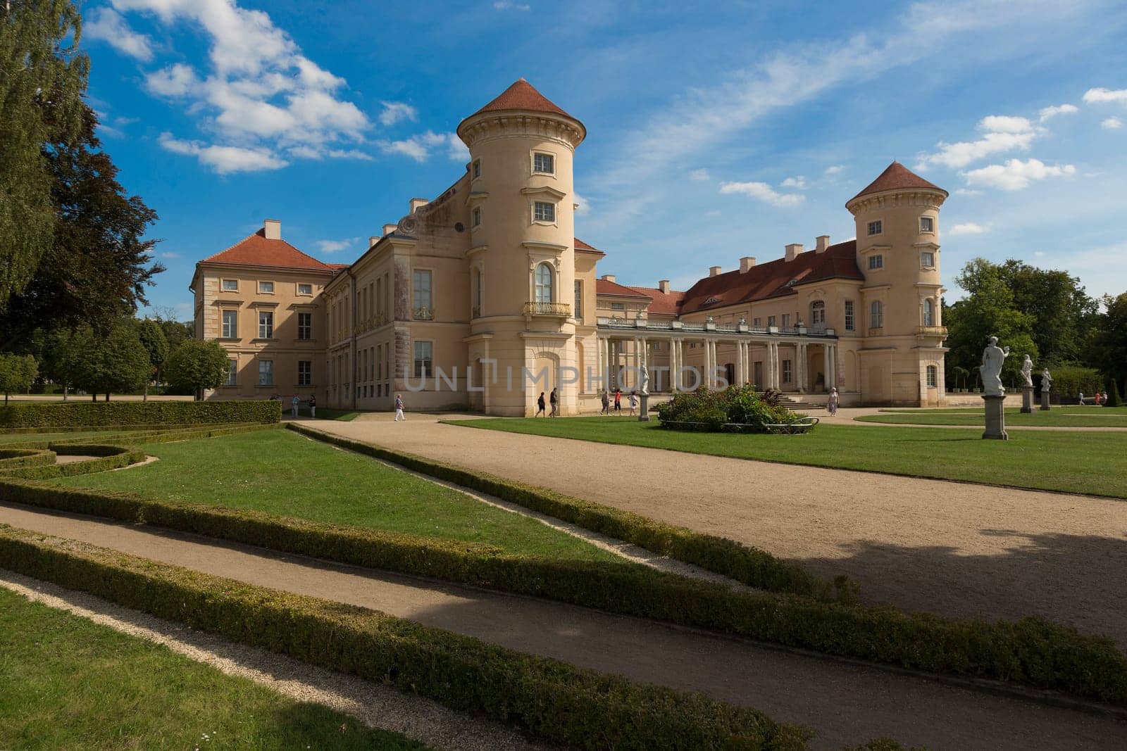 Schloss Reinsberg mit dem kleinen Park davor