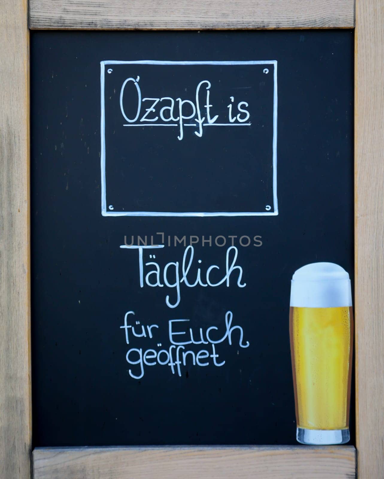 An advertising sign, advertising freshly tapped beer. Served daily.