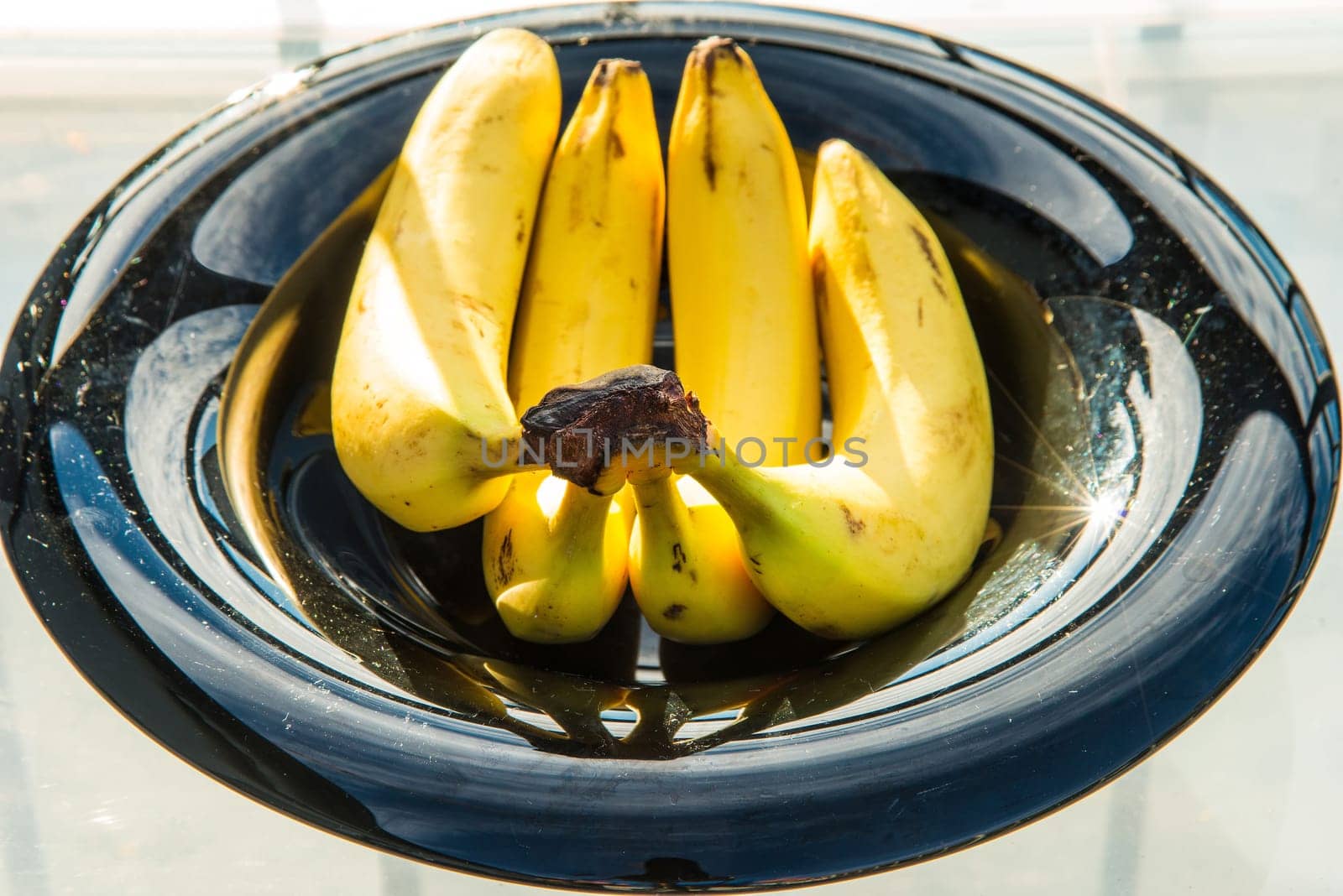 ripe bananas in a black fruit bowl