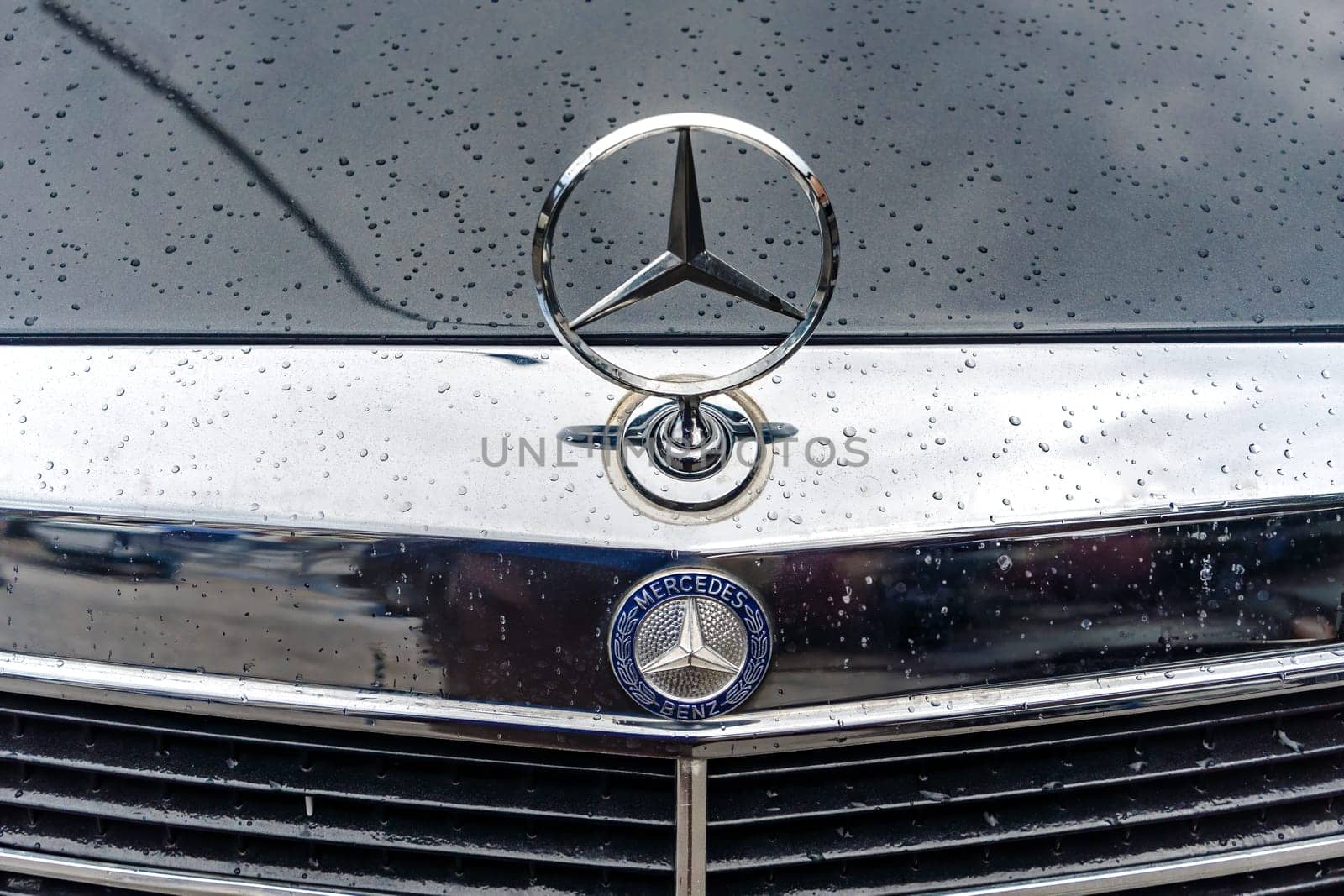 WETTENBERG, HESSE, GERMANY - 07 - 28 - 2023: Classic MERCEDES BENZ Star on a vintage Mercedes at a Car Show in Krofdorf-Gleiberg, near Giessen in Hesse.