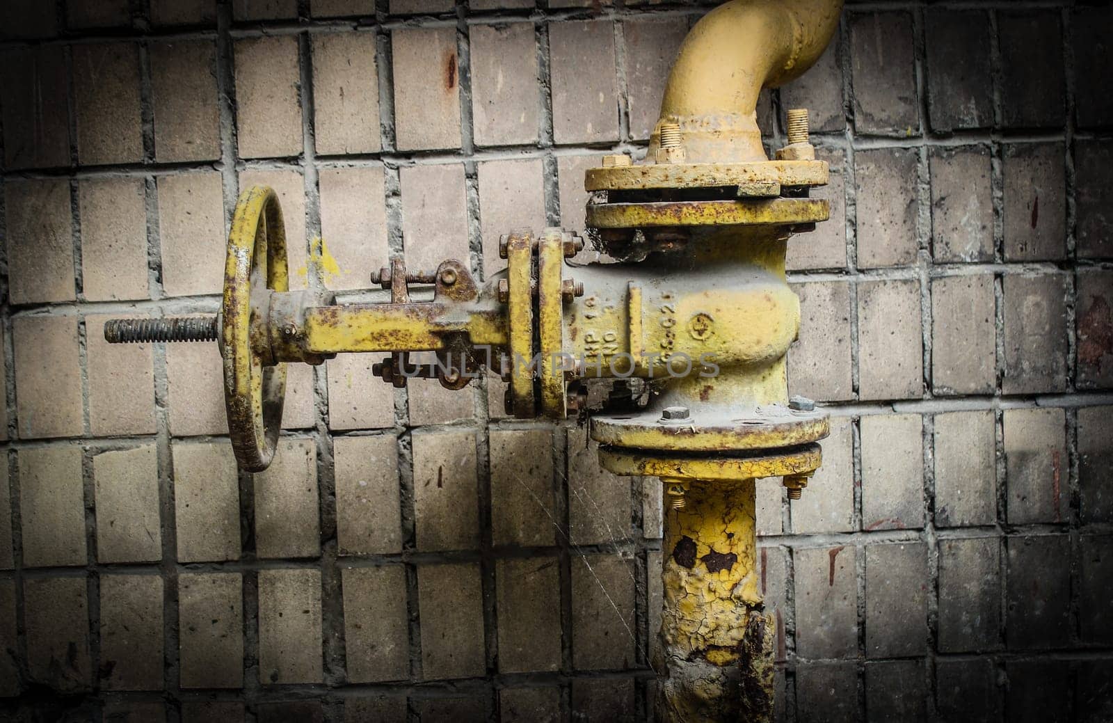 old thrown gas crane