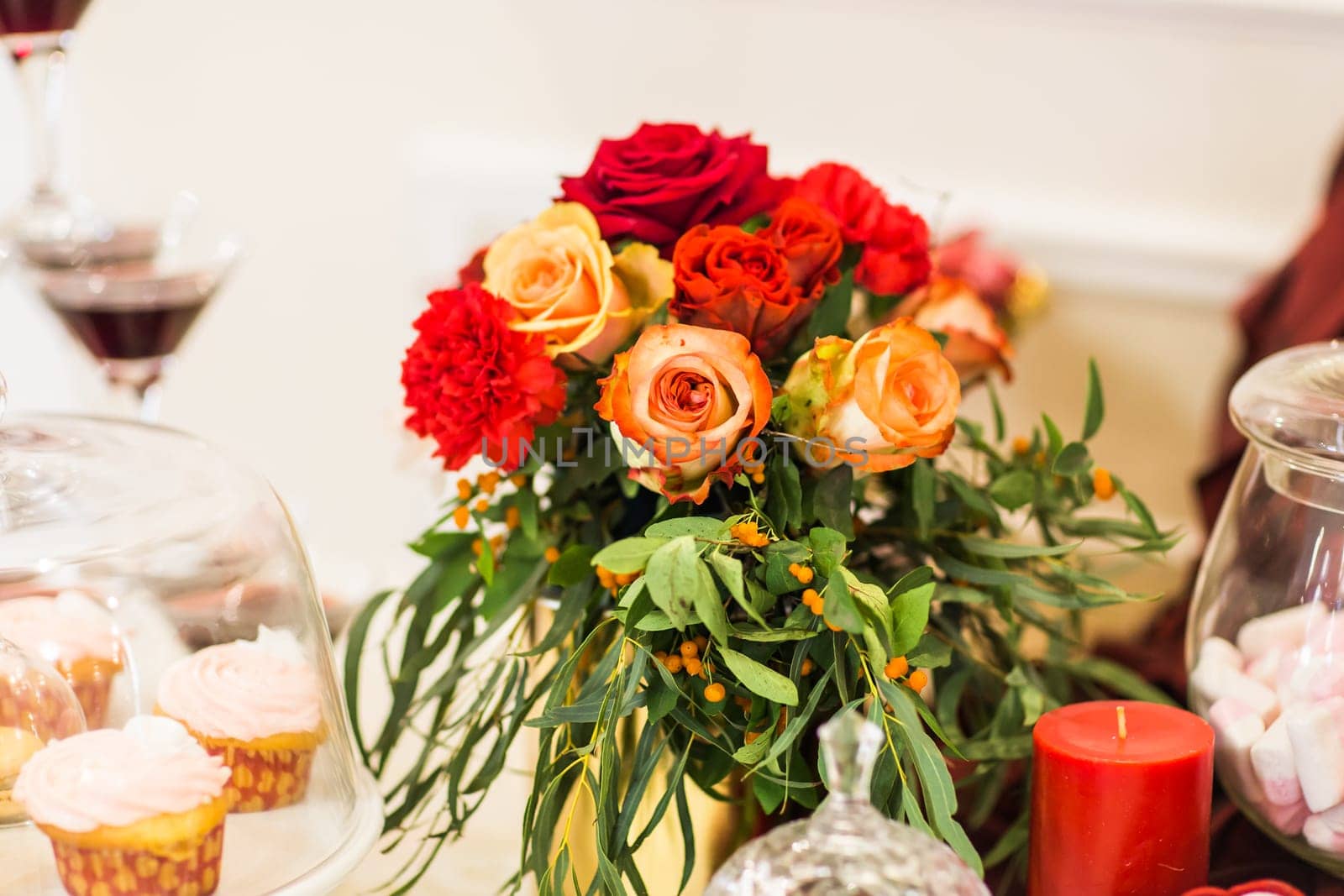Floral decoration on festive table. floral arrangement in the design of a festive table