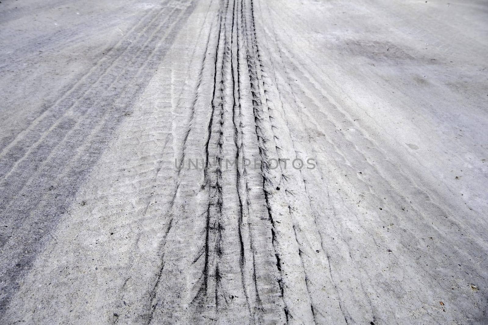Road, vehicle and transport wheel marks, braking