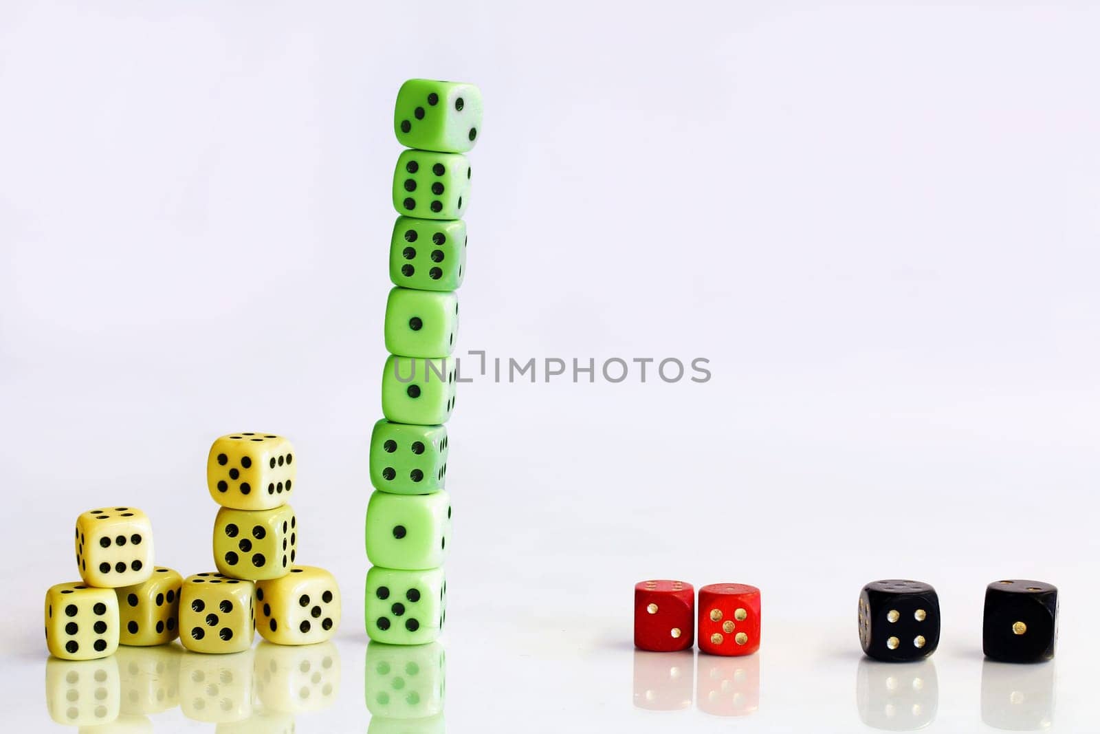Dice in the colors of the German government red, green, yellow, black