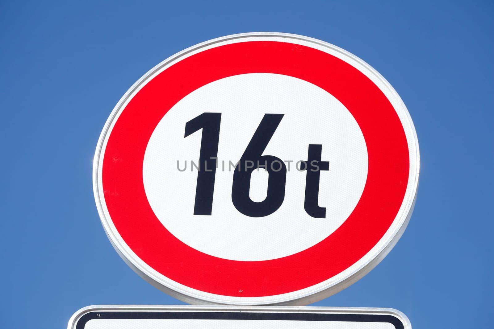 Traffic sign passage up to 16 tons, Germany, Europe