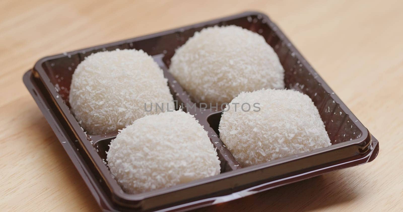 White mochi, traditional Chinese dessert