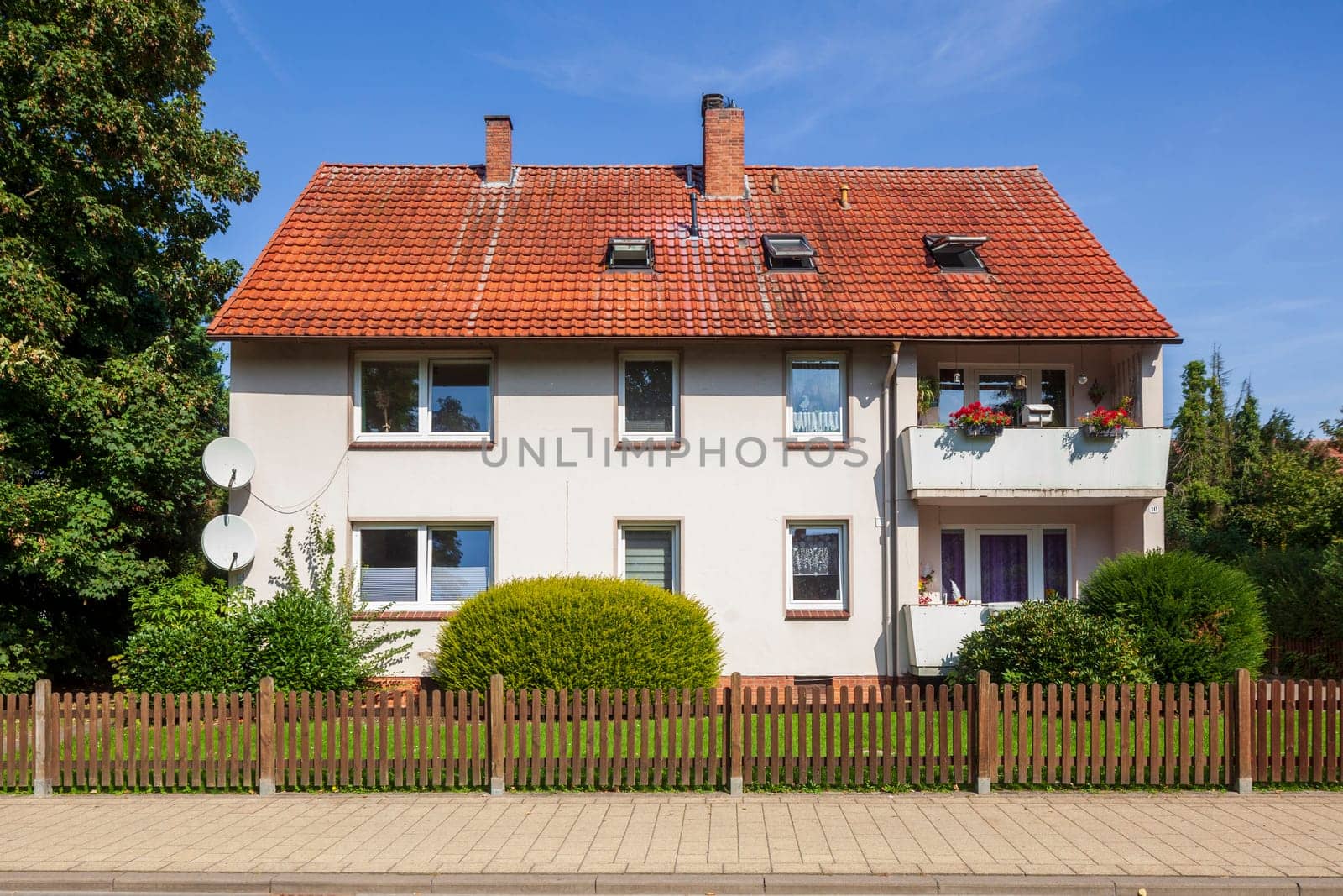 Modern residential building, Elsfleth, Wesermarsch, Lower Saxony, Germany