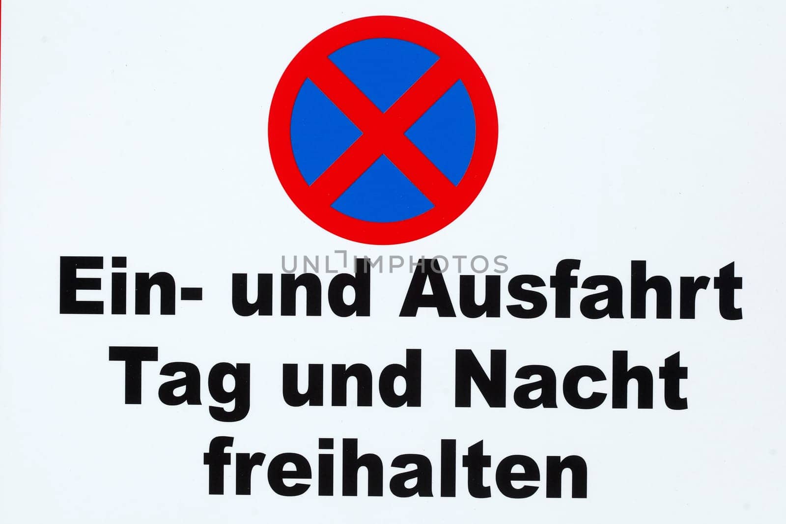 Keep entrance and exit clear day and night, Absolute stopping ban, traffic sign, Germany