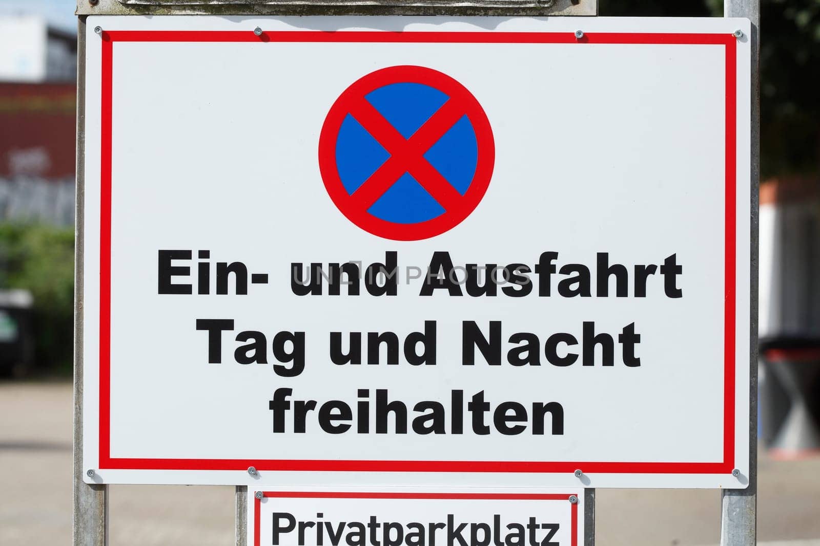 Keep entrance and exit clear day and night, Absolute stopping ban, traffic sign, Germany