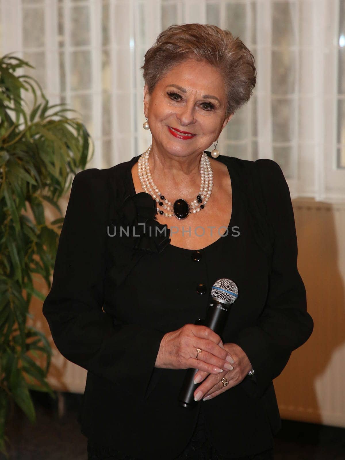 Schlagersängerin Dagmar Frederic beim einem Auftritt am 06.01.2024 in Magdeburg