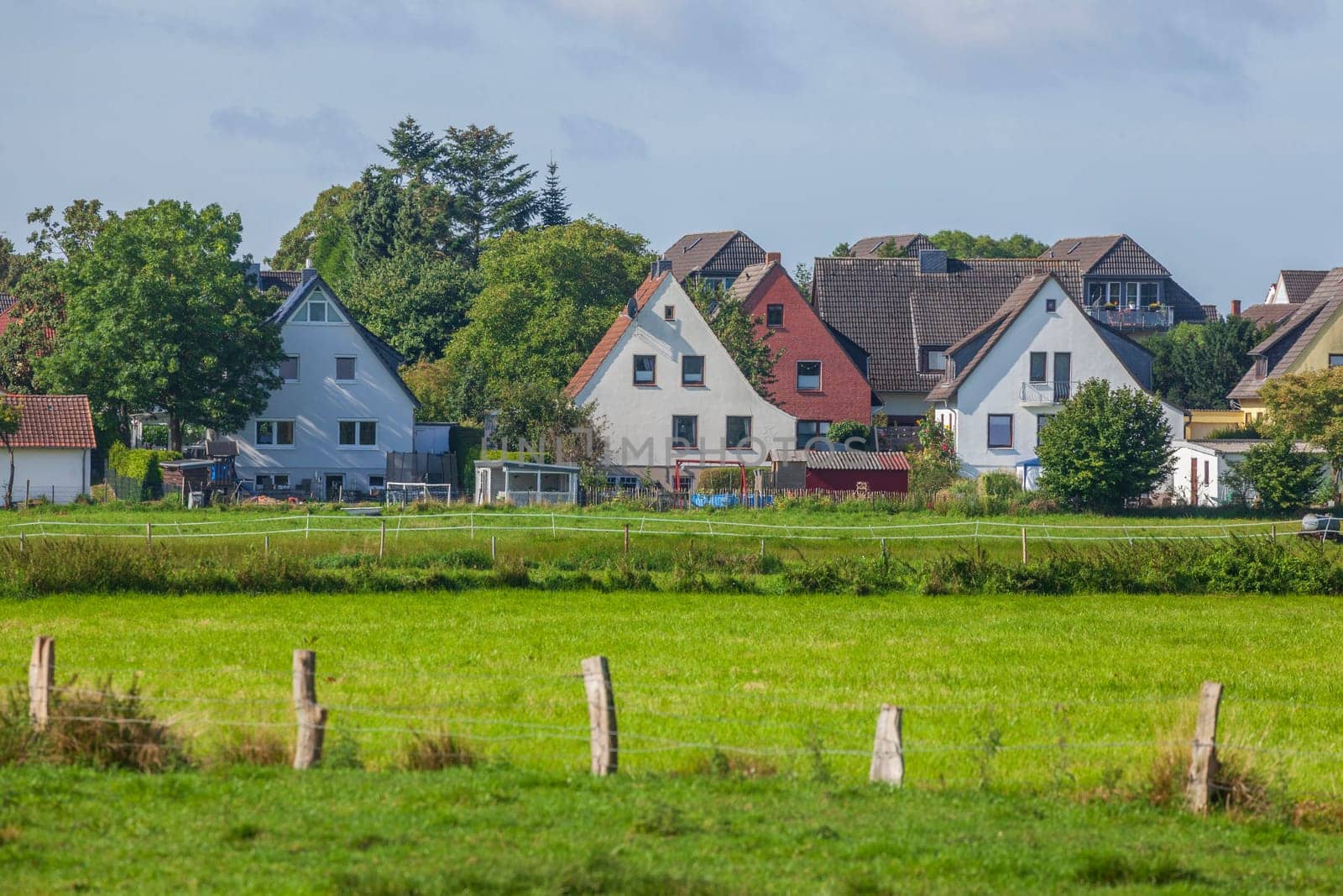 Residential buildings, detached houses, residential buildings, pasture, Osterholz-Scharmbeck, Lower Saxony, Germany, Europe