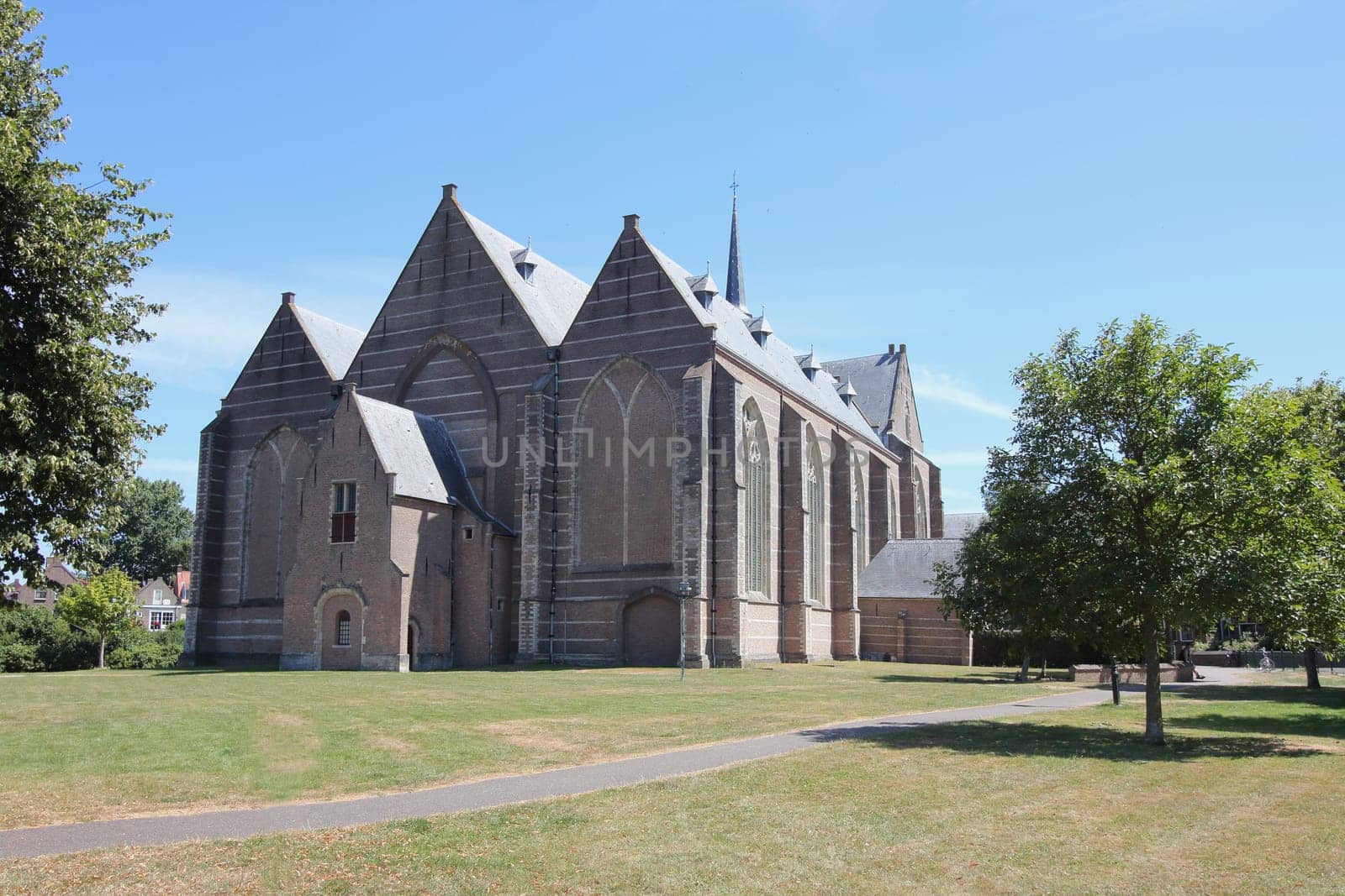 the large or St. Nicholas Church is a late Gothic Evangelical Unified parish church in Brouwershaven in the Dutch province of Zeeland