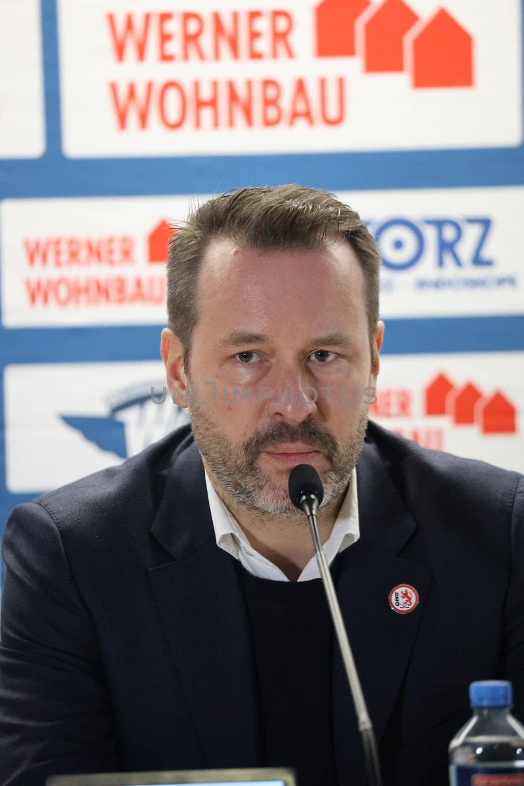 Coach Thomas Dolak (Düsseldorfer EG / DEG) at the press conference,PK after the match of the DEL 23-24,37. Sptg.: Schwenninger Wild Wings vs Düsseldorfer EG (DEG)