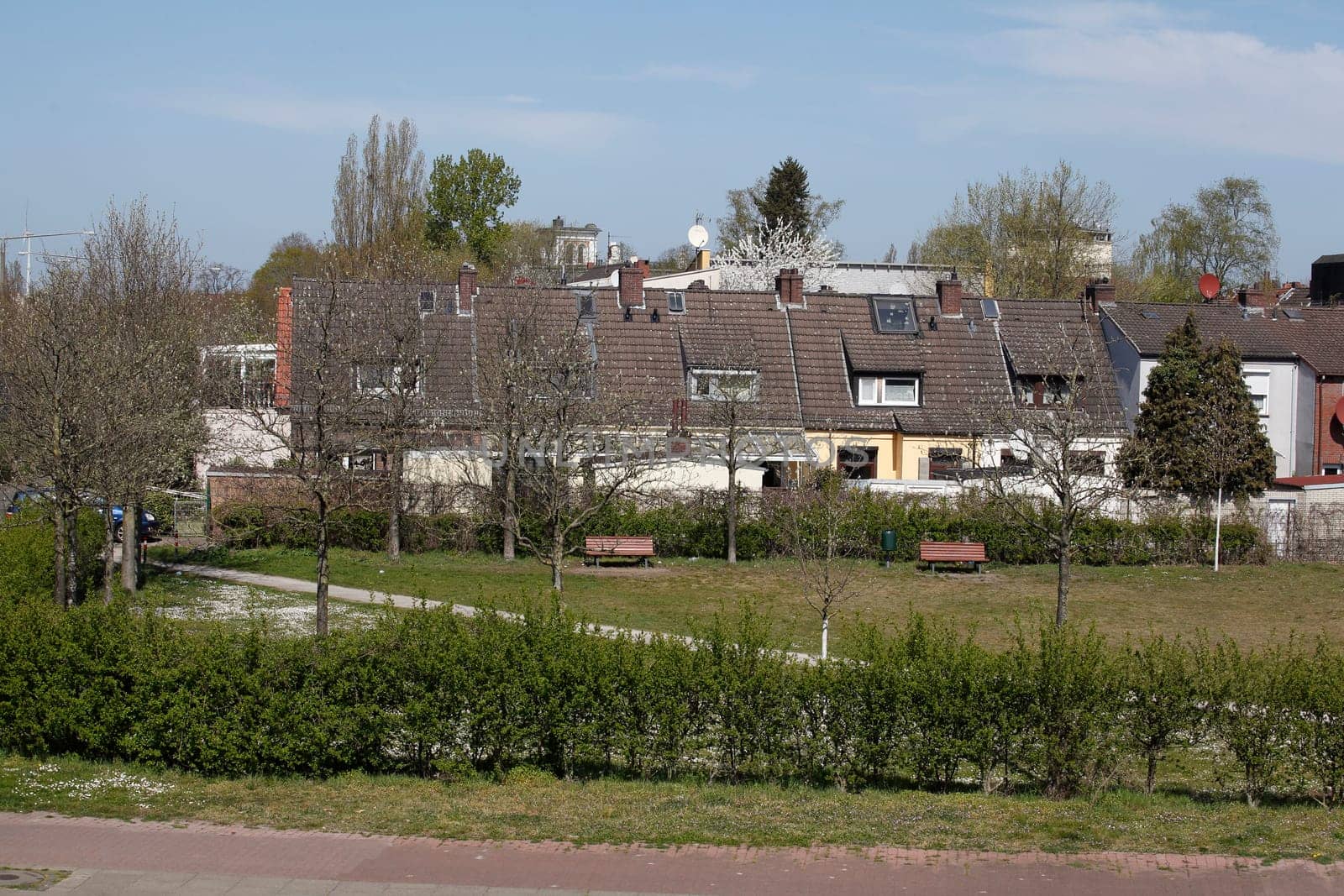 Residential buildings, detached houses in a green setting with park, Bremen, Germany