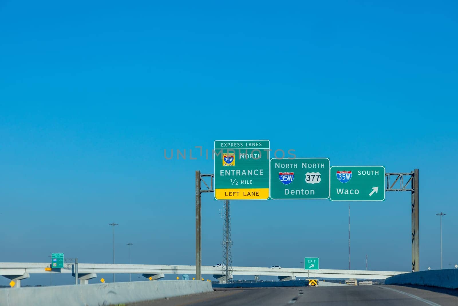 Signage denton north entrance to waco south and express lane at a highway crossing in Fort Worth, USA