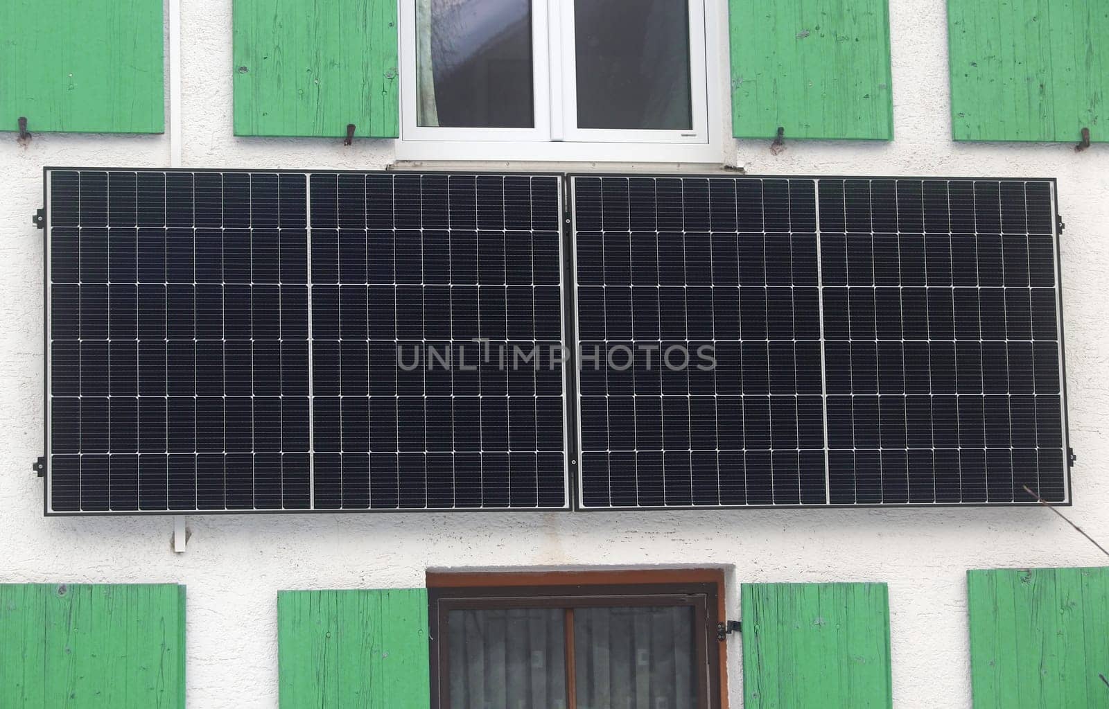 A balcony power plant for generating electricity on a house wall