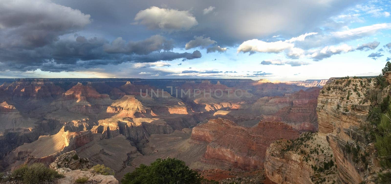 The Grand Canyon. Views of the canyon, the landscape and nature.