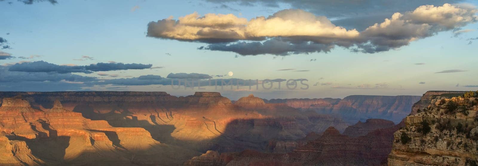 The Grand Canyon. Views of the canyon, the landscape and nature.