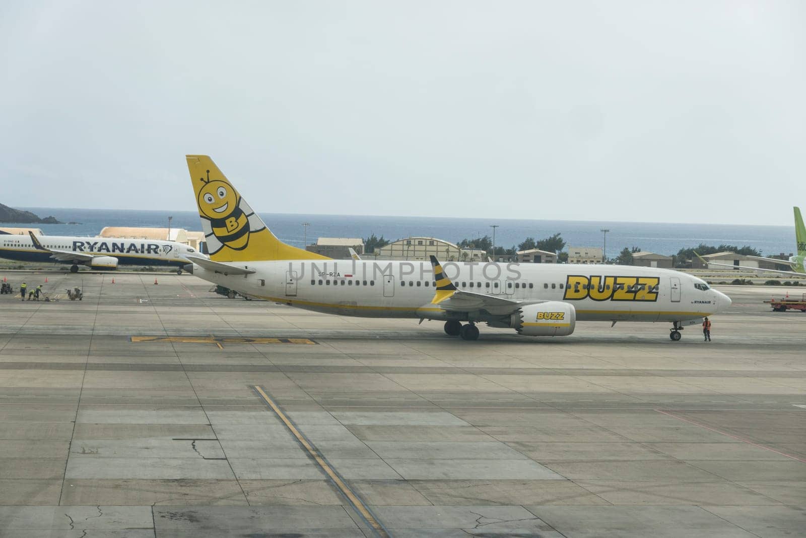Passagiermaschine der Billigfluggesellschaft BUZZ, einer Marke von Ryanair, Gran Canaria, Kanarische Inseln, Spanien