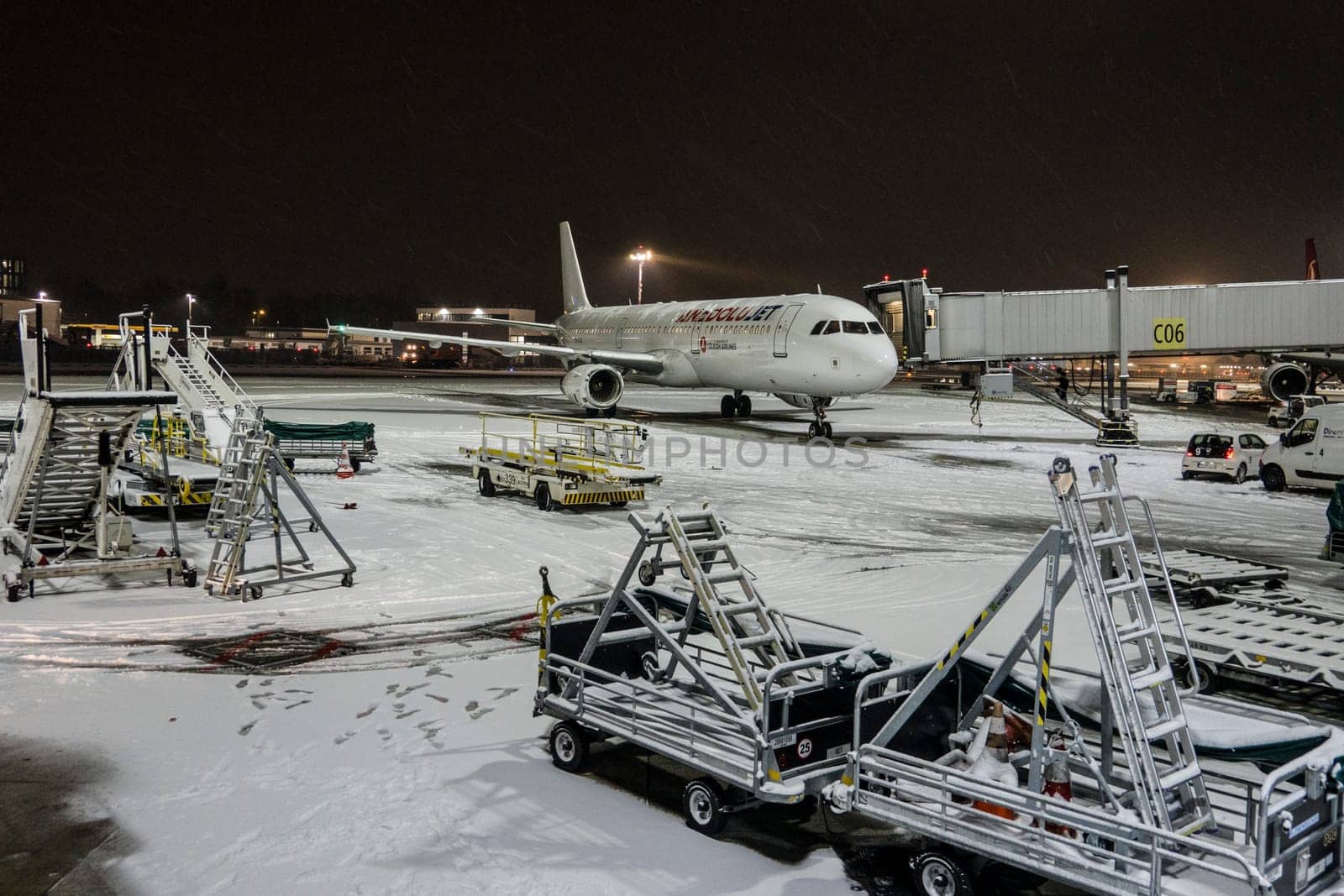 Passagierflugzeug der Fluggesellschaft Anadolujet oder Ajet, einer Tochtergesellschaft von Turkish Airlines, Düsseldorf, Nordrhein-Westfalen, Deutschland