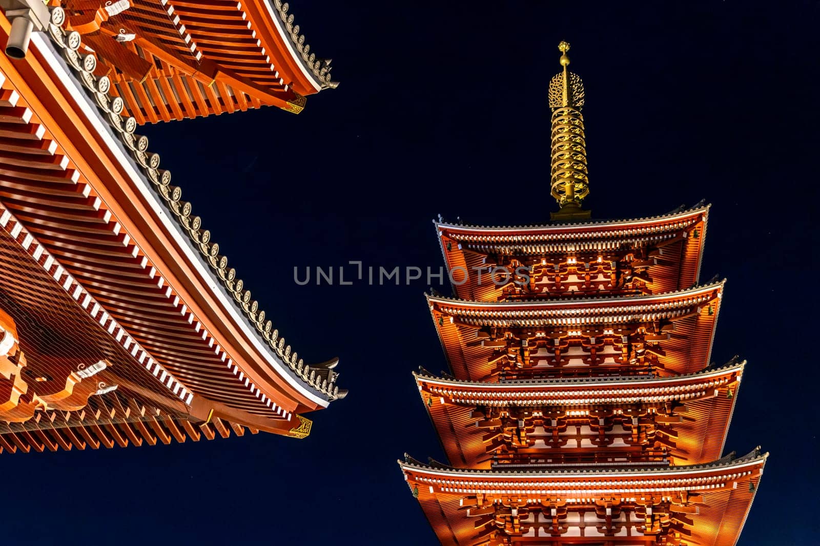 Tokyo's senso ji temple pagoda at night