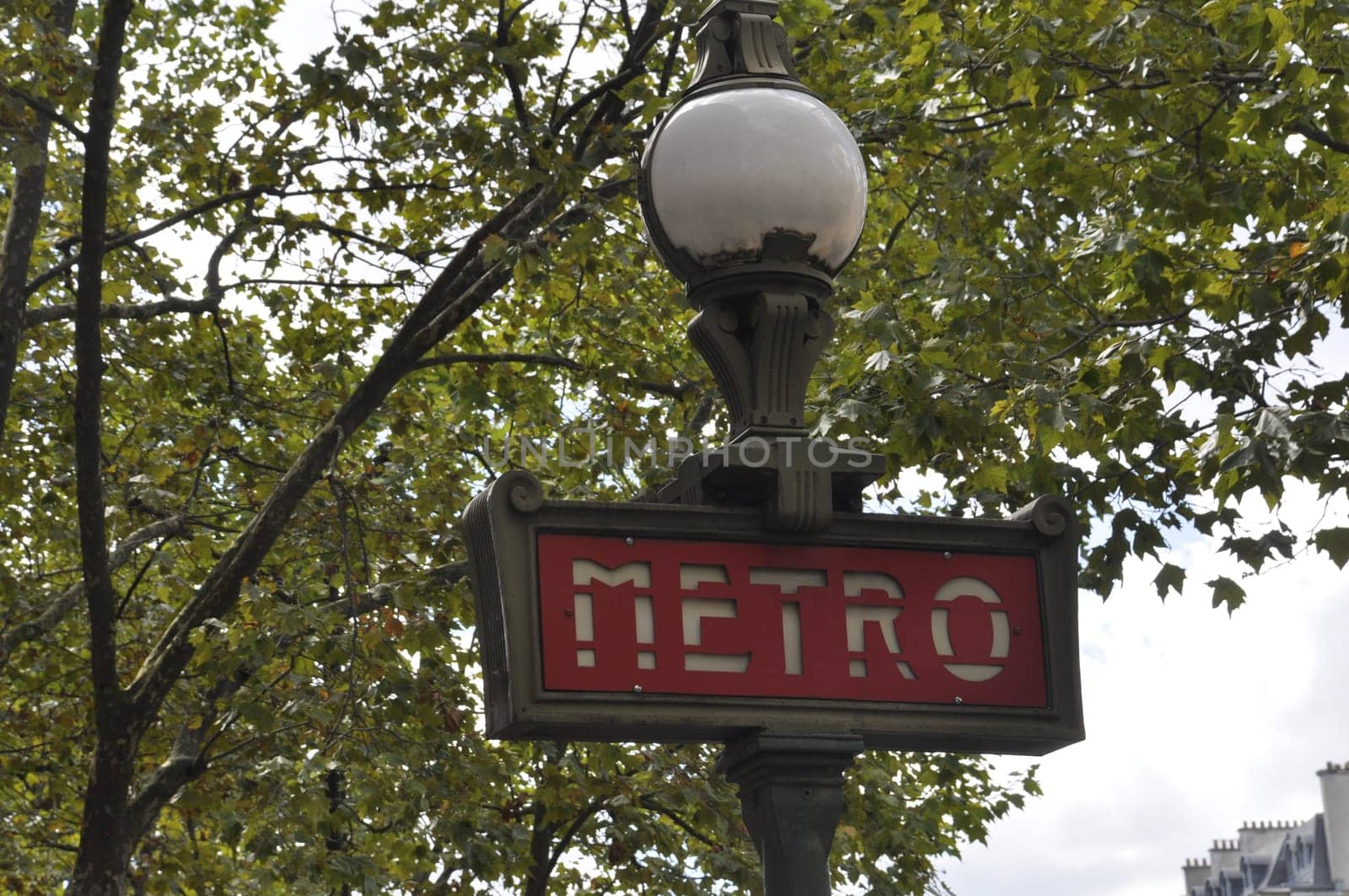 Metro sign in Paris