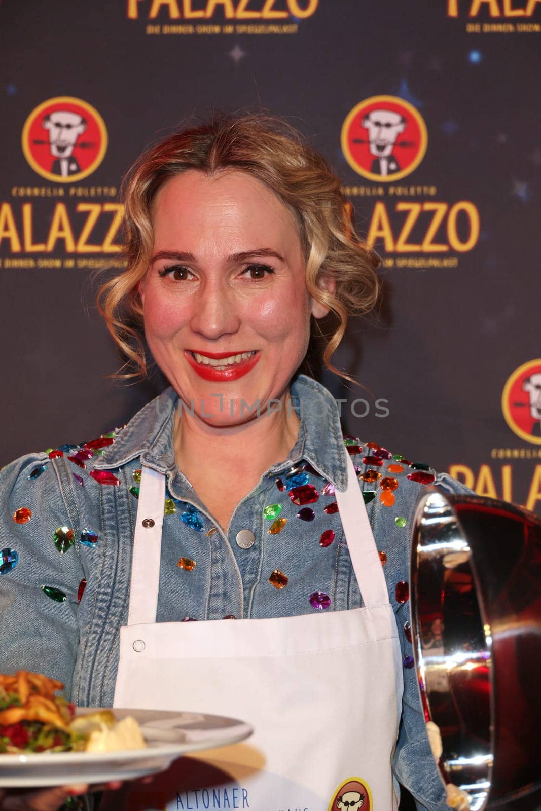 Julia Kretschmer-Wachsmann,Charity evening in favor of the air port of the Altona Children's Hospital at Cornelia Poletto's Palazzo at the Horner Rennbahn,Hamburg,31.01.2024