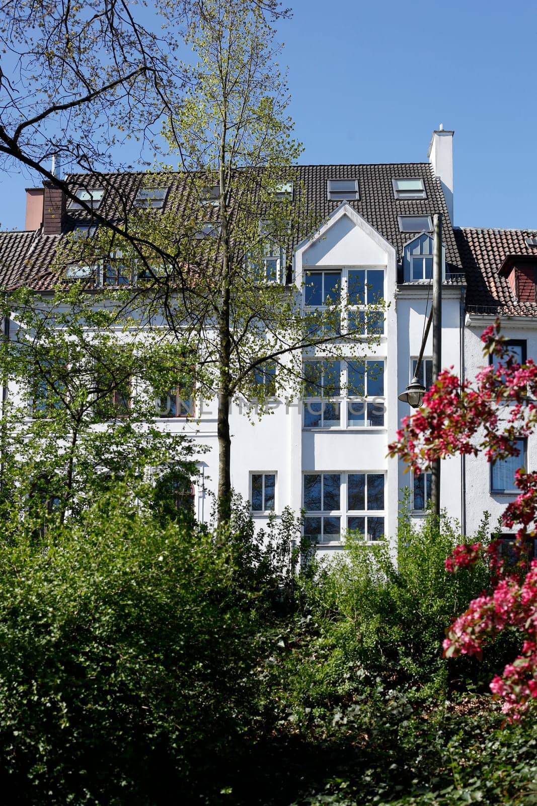 Residential building in spring, apartment building, Bremen, Germany
