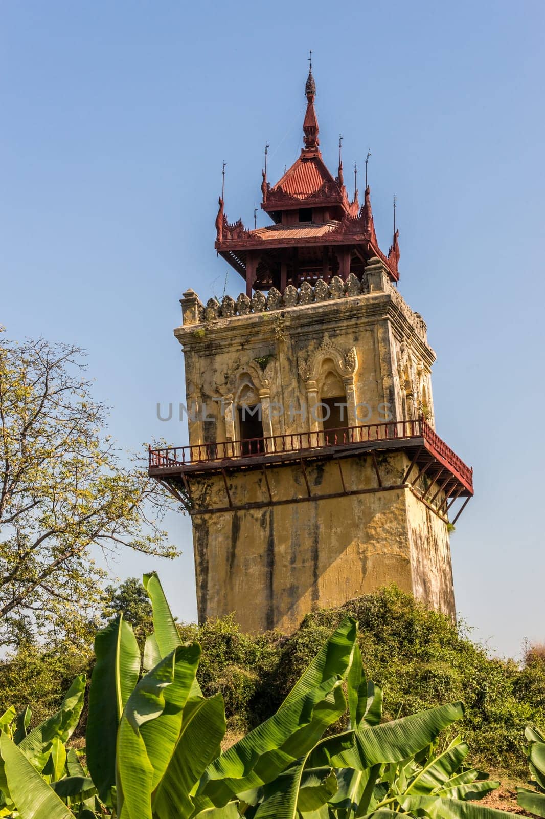 The Nanmyin Watchtower located at Inwa or Ava nearby Mandalay is all what is remaining from the former Ava Palace reared by King Bagyidaw