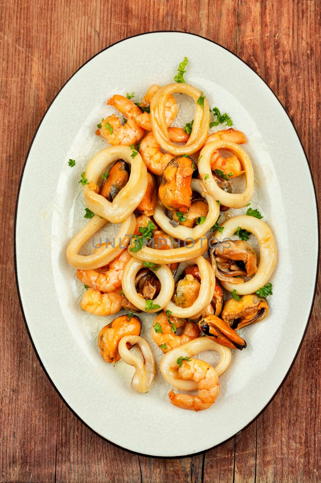 Roasted mussels, squid and shrimp and chopsticks