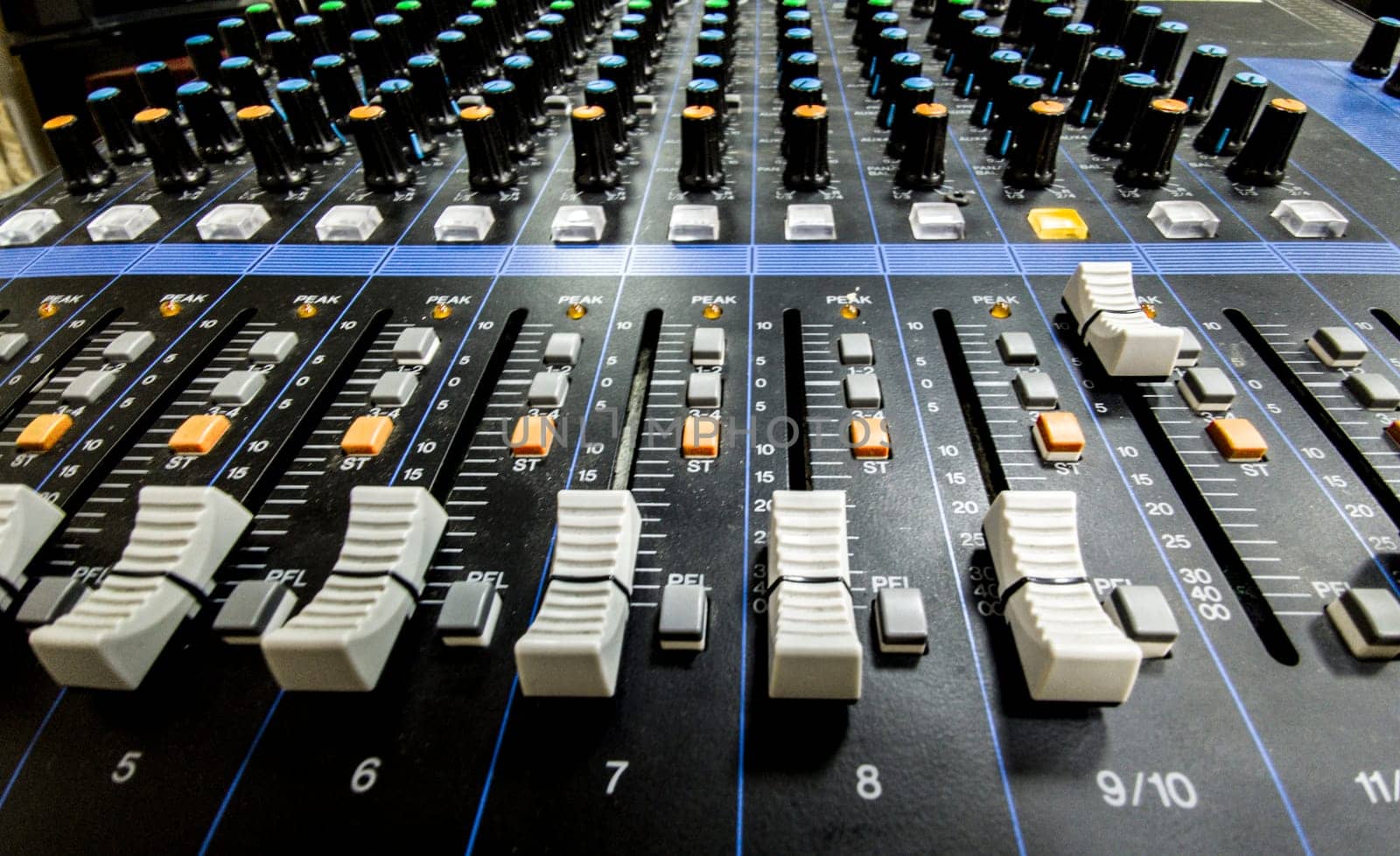 Sound board controls display. Levels on focus