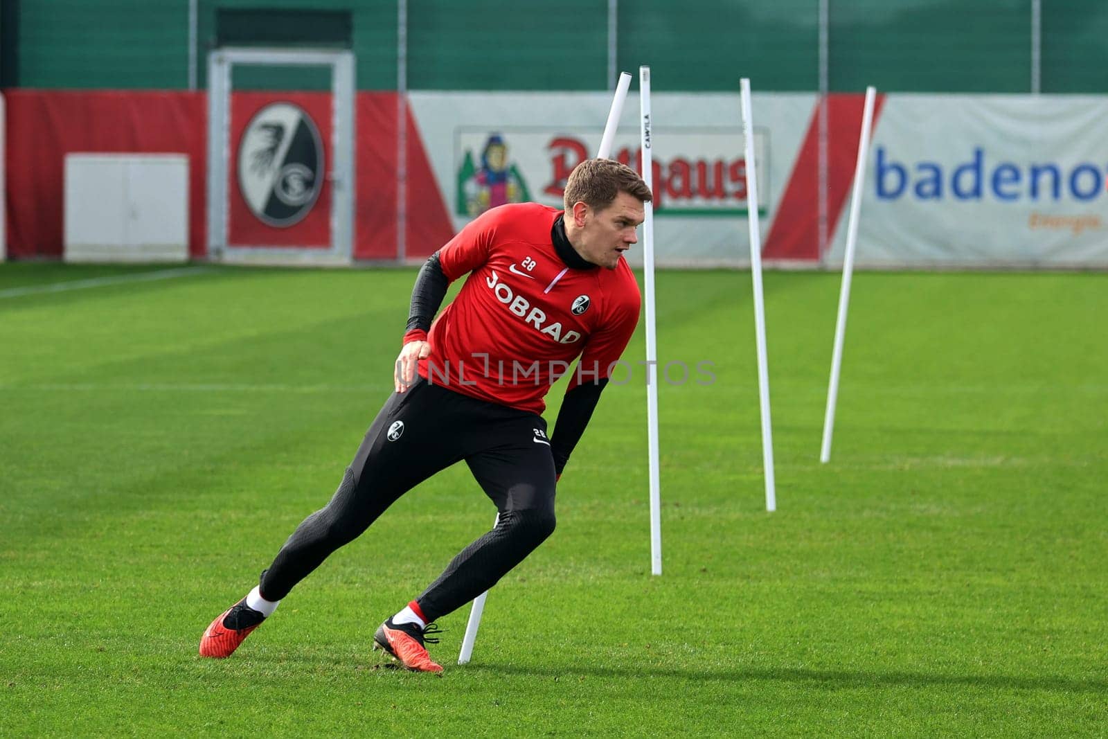Matthias Ginter (SC Freiburg),here at sprint exercises,was back after his injury break at the final training session before Football Europa League - Qualification 1/8 Final,SC Freiburg vs RC Lens