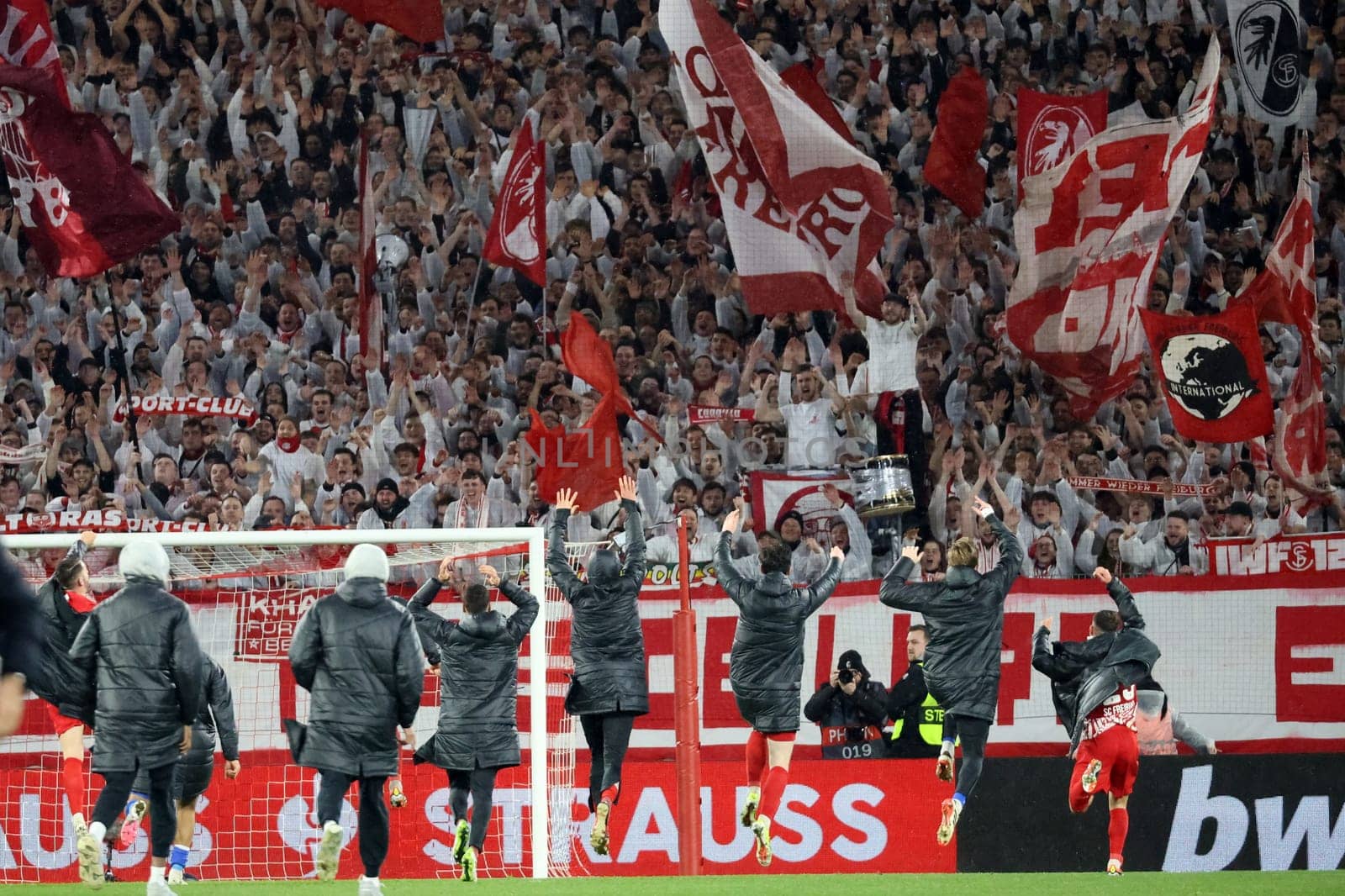 A mood to take off: After the final whistle,the Freiburg players celebrate the 3-2 victory with the fans in the match of the Football Europa League - Qualification 1/8 Final,SC Freiburg vs RC Lens