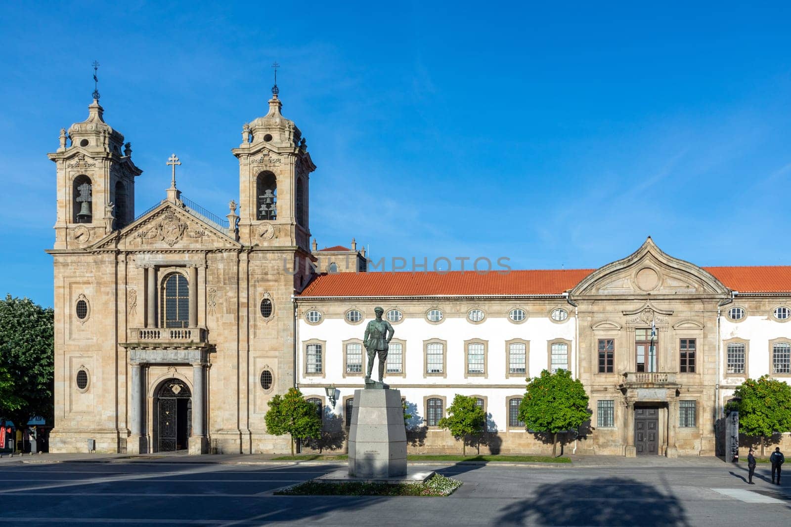 Braga, Portugal - May 1, 2023: Statue of Gomes da Costa, a former president of Portugal in 1920 with the hall of the people in background in sunrise