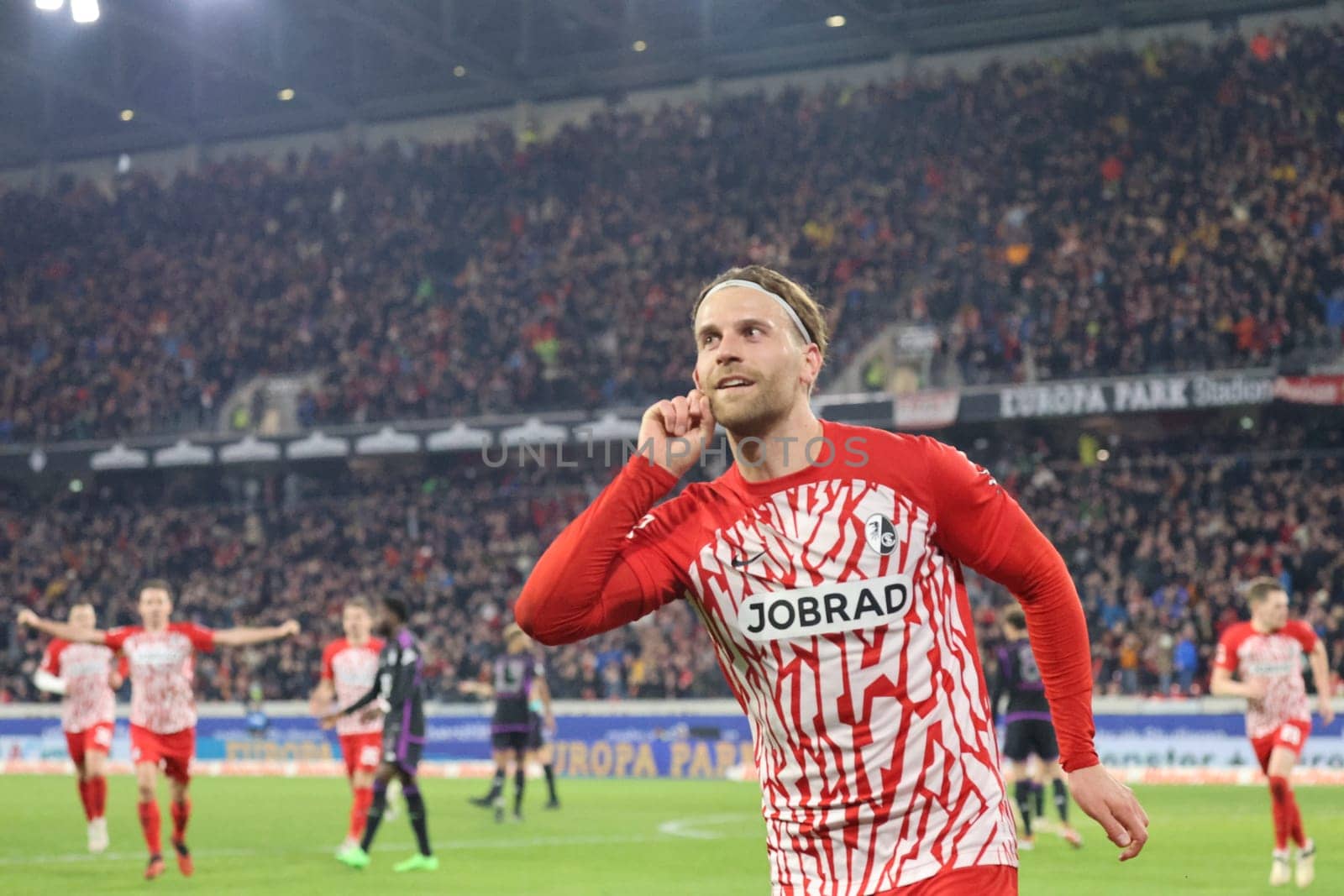 Lucas Höler (SC Freiburg) celebrates his goal to equalize 2:2 in the match of the 1. FBL: 23-24: 24. Sptg. SC Freiburg - FC Bayern Munich  DFL REGULATIONS PROHIBIT ANY USE OF PHOTOGRAPHS AS IMAGE SEQUENCES AND/OR QUASI-VIDEONann  Photo: Joachim Hahne/johapress