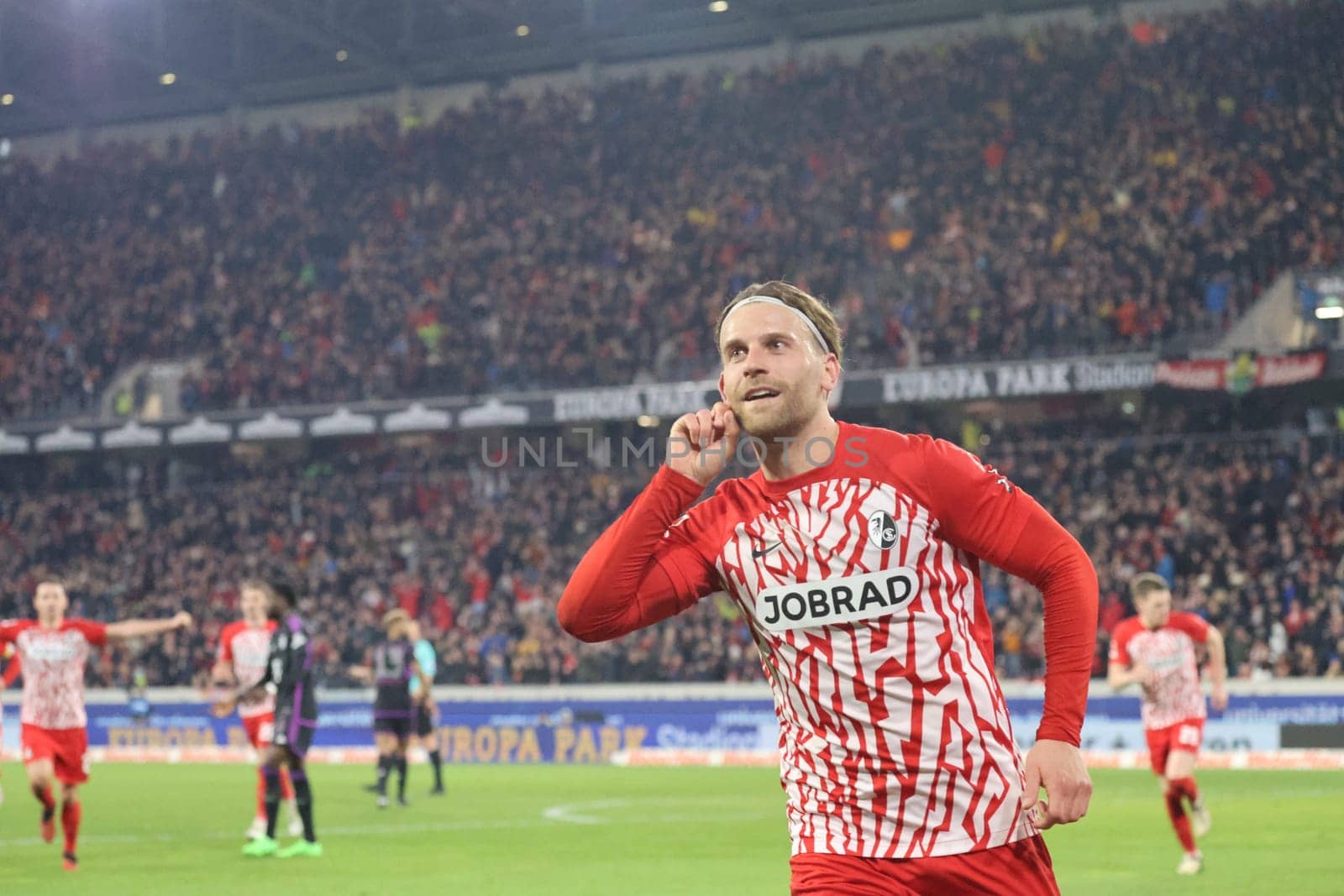 Lucas Höler (SC Freiburg) celebrates his goal to equalize 2:2 in the match of the 1. FBL: 23-24: 24. Sptg. SC Freiburg - FC Bayern Munich  DFL REGULATIONS PROHIBIT ANY USE OF PHOTOGRAPHS AS IMAGE SEQUENCES AND/OR QUASI-VIDEONann  Photo: Joachim Hahne/johapress